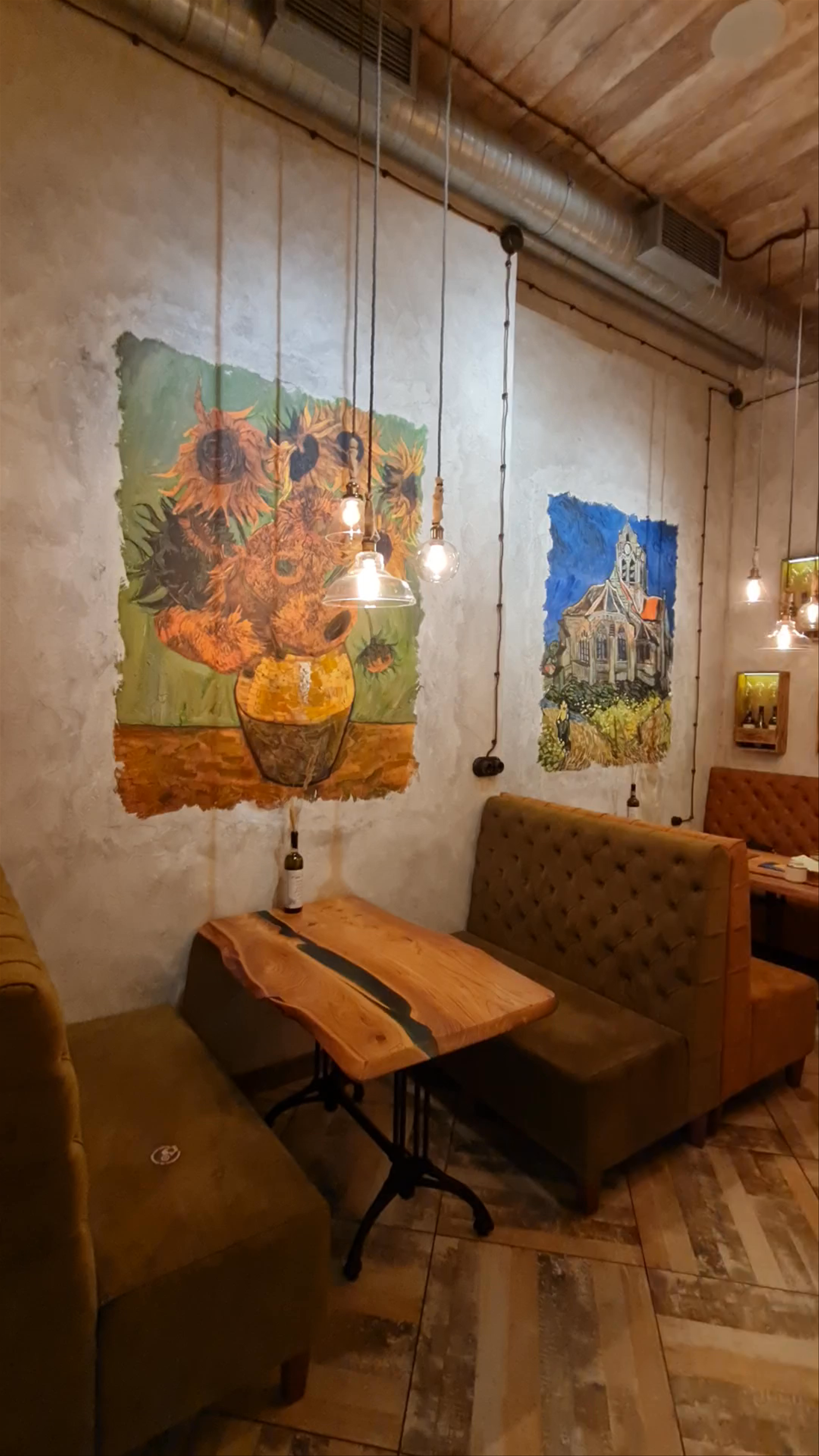 Wine Gogh: Artistic Wine Bar Experience in Saint Petersburg