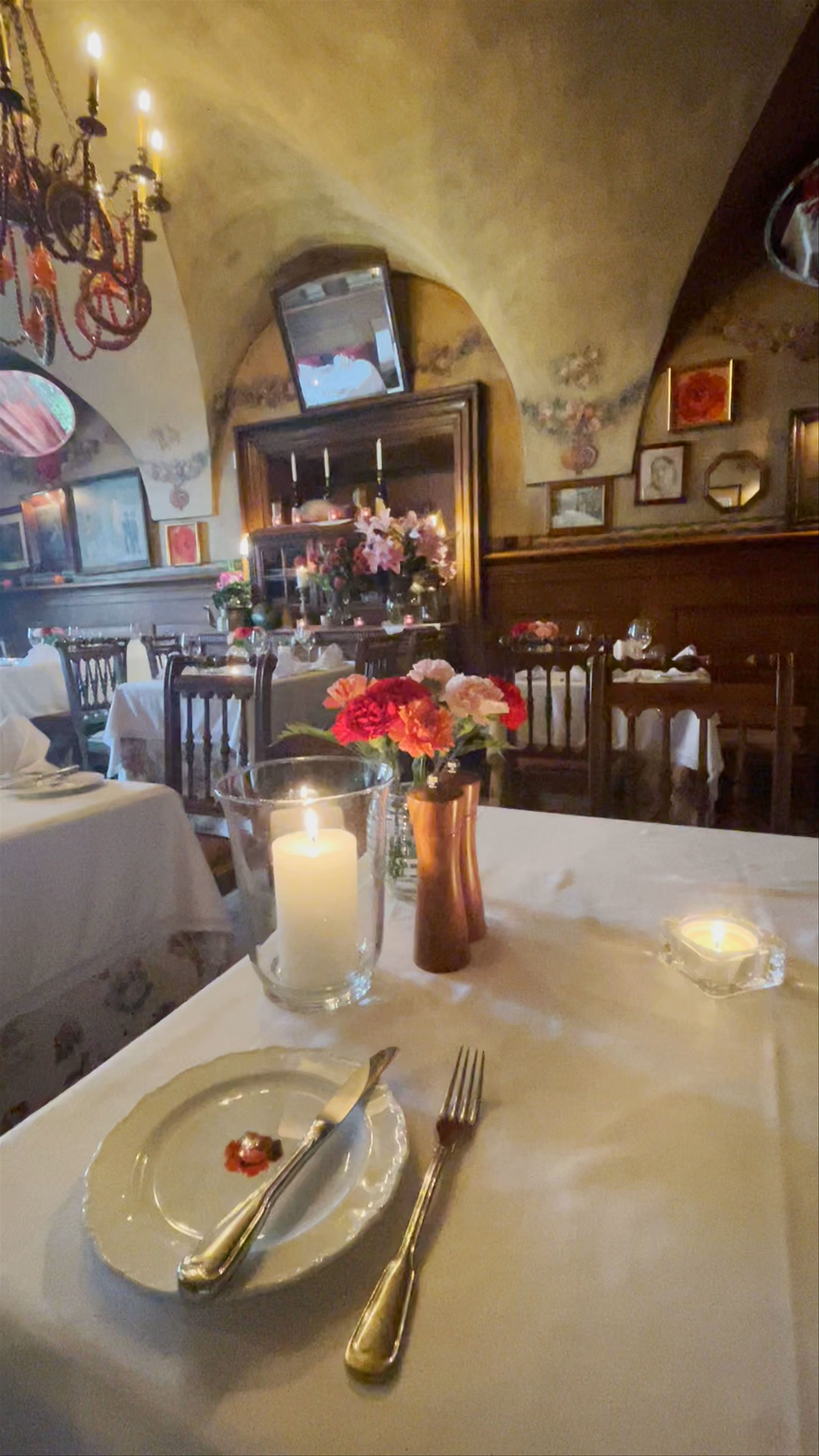 U Fukiera: Cozy Old Town Dining Experience in Warsaw