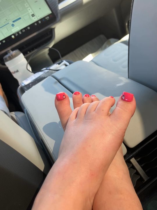 Glam Nail Bar - I got a hello kitty sticker - Nail Salons Near Me - Pomona, California