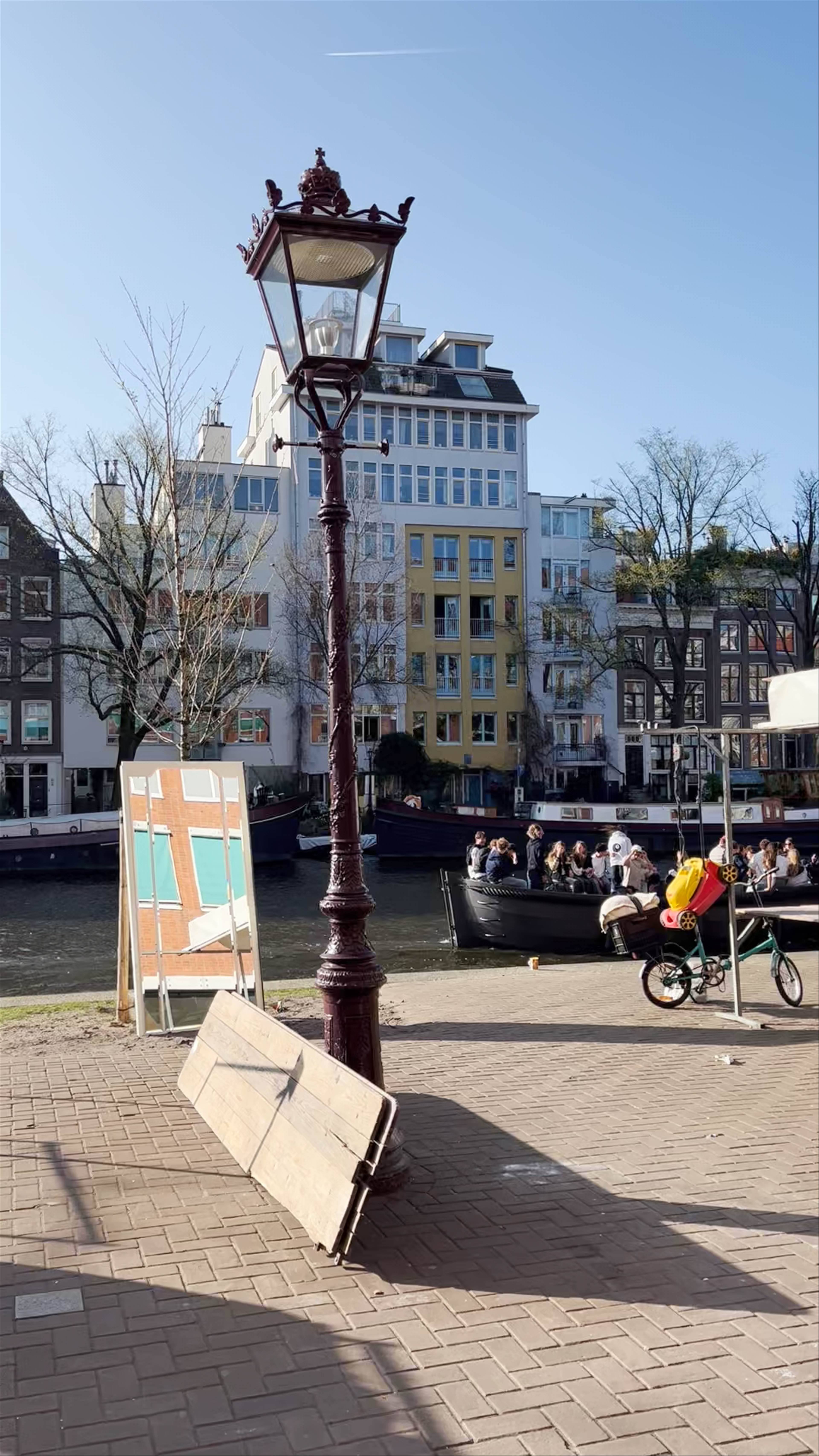 Waterloopleinmarkt: Vibrant Open-Air Market Along Amsterdam’s Canals
