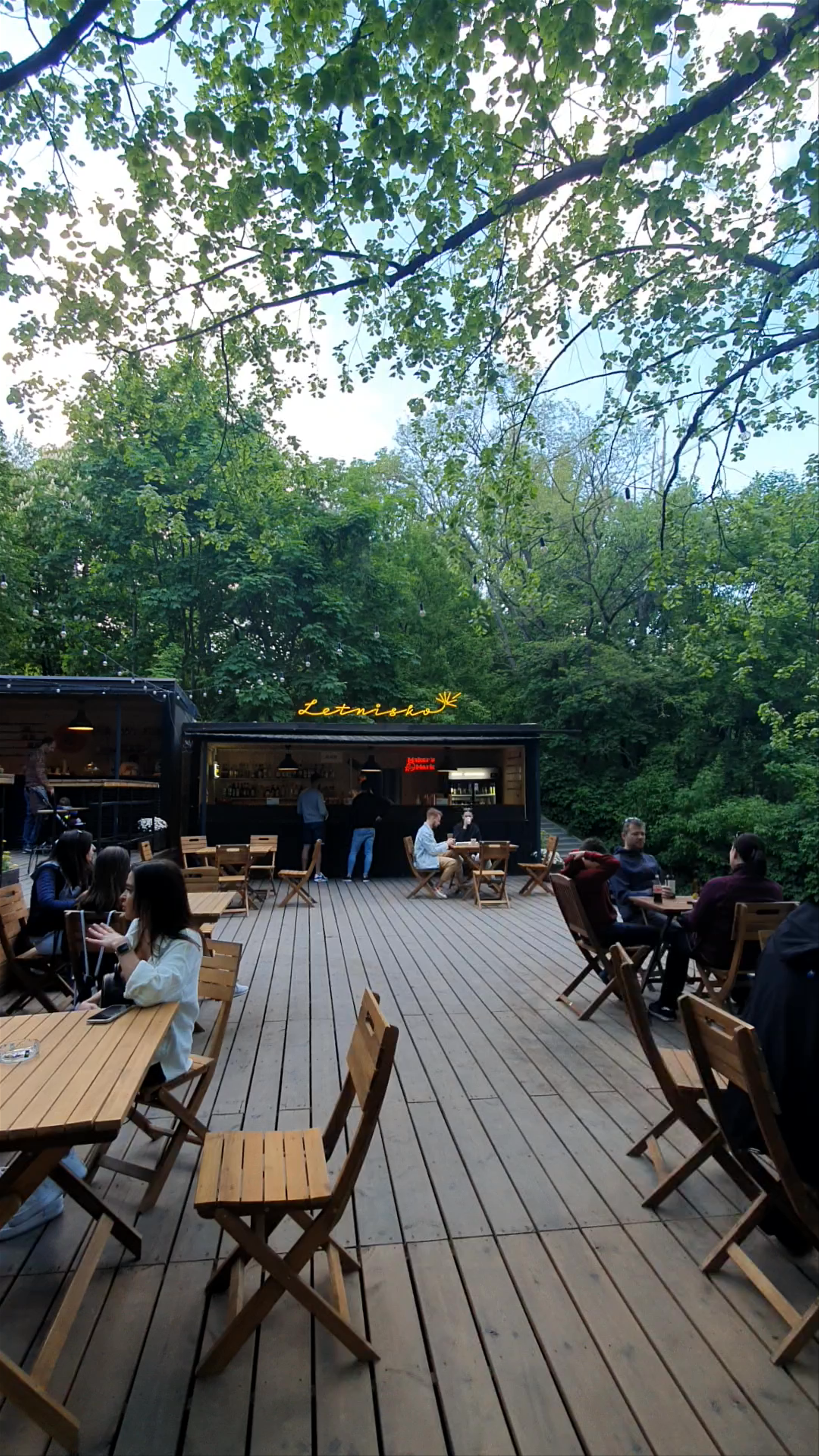Letnisko Żoliborz: Outdoor Urban Cafe Oasis in Warsaw