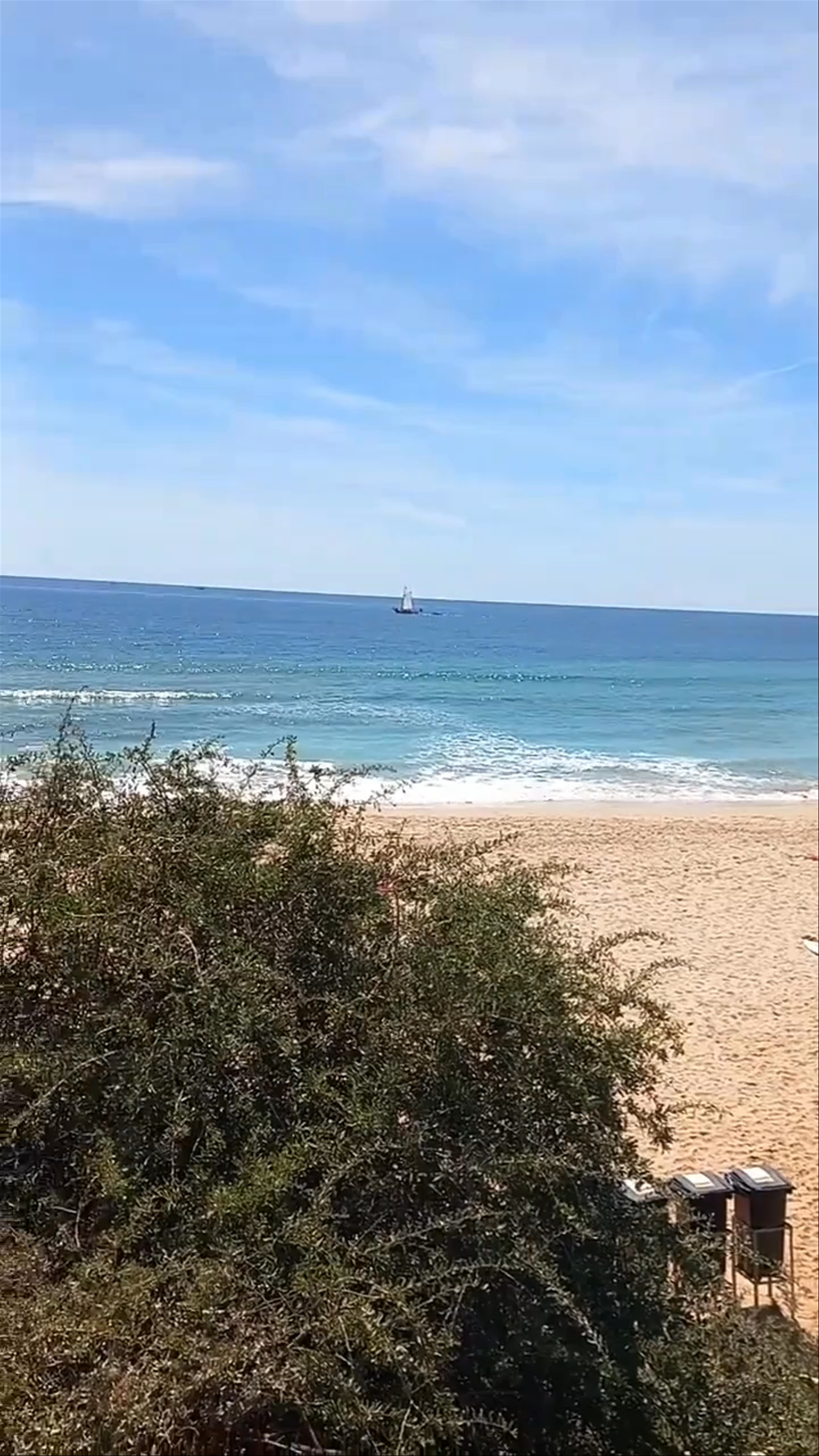 Praia de Porto Mós: Sun-Kissed Serenity on the Algarve Coast