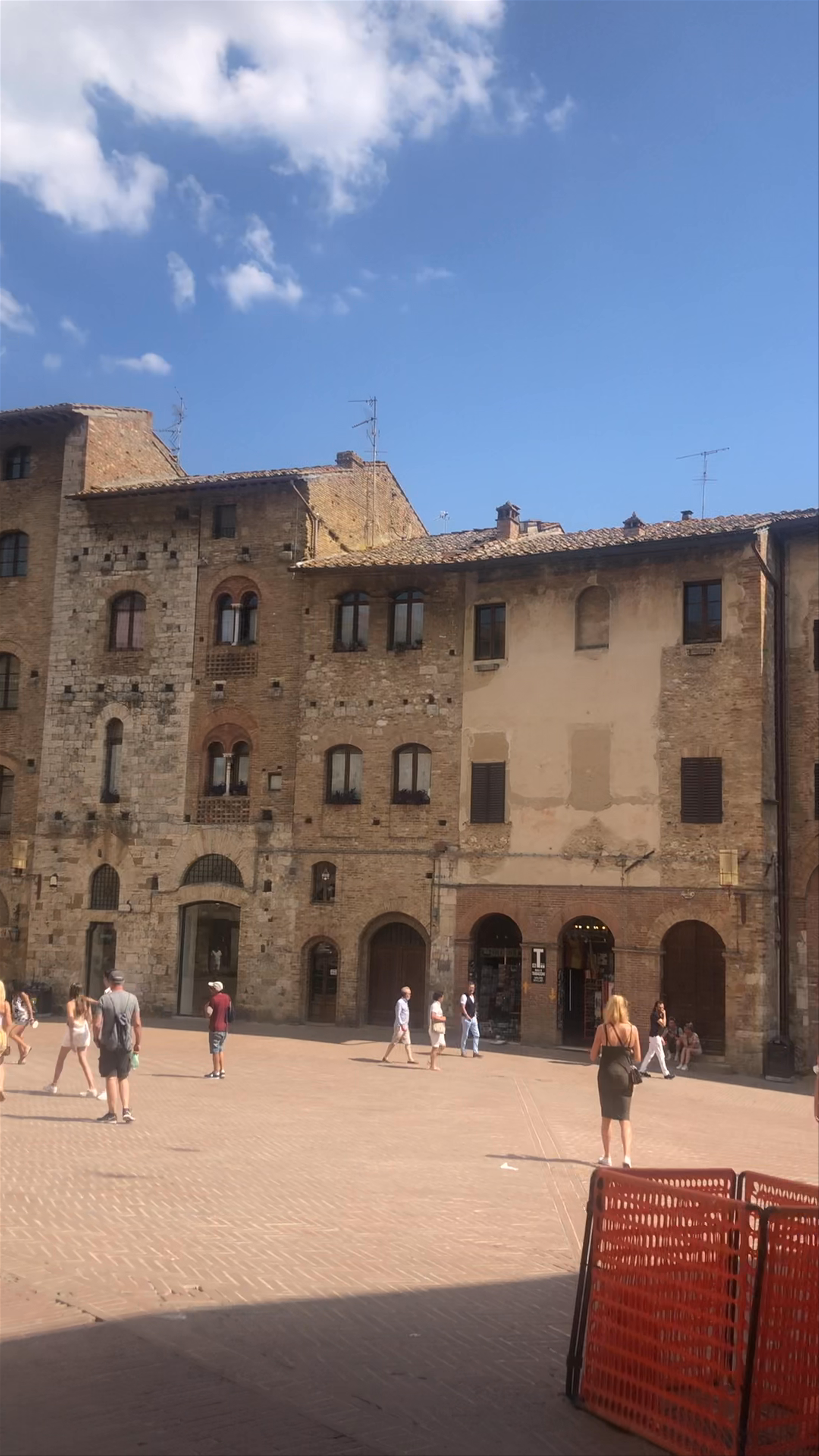 Piazza Cisterna, San Gimignano