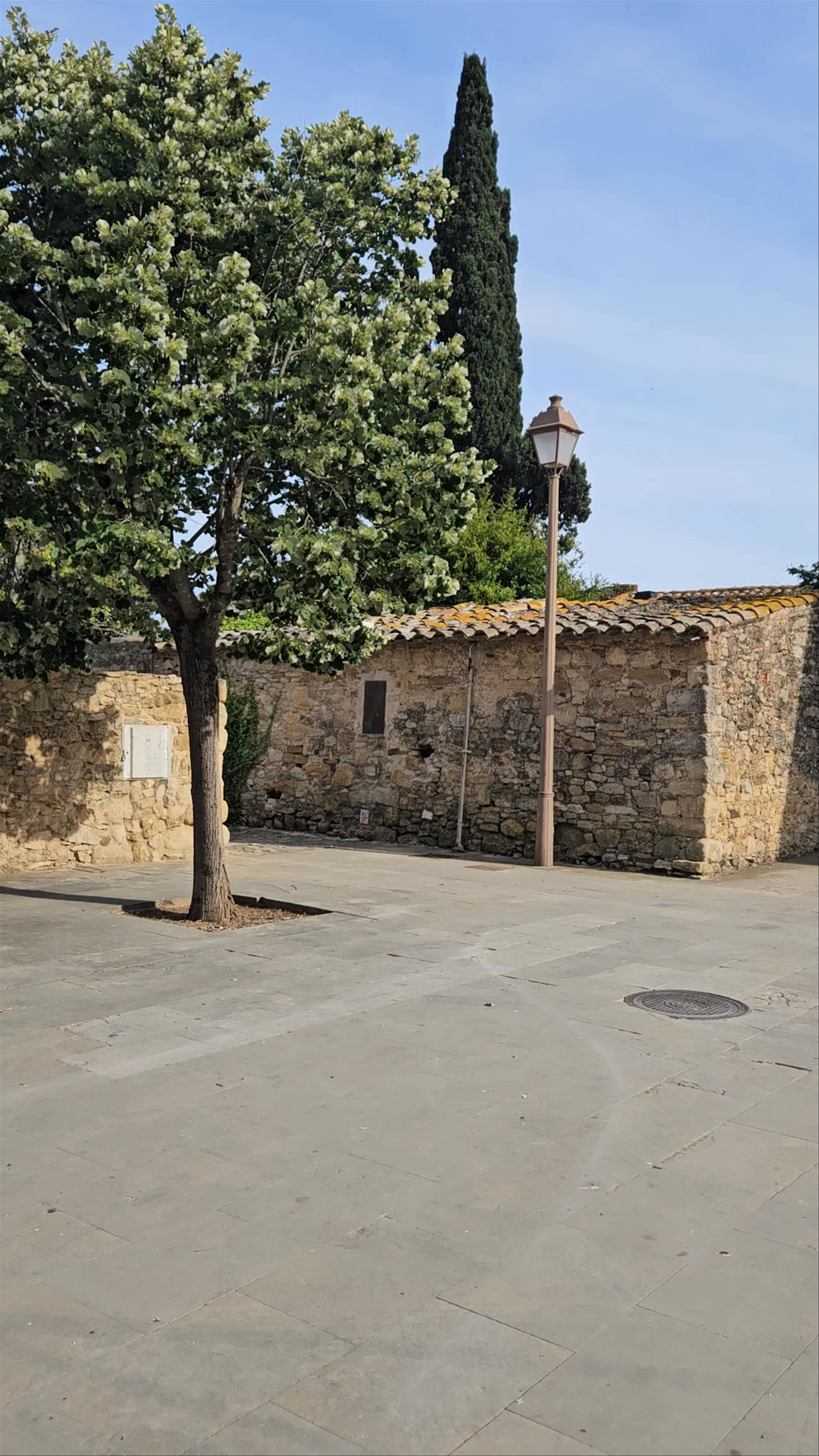 Timeless Stone Streets of Peratallada Centro Histórico