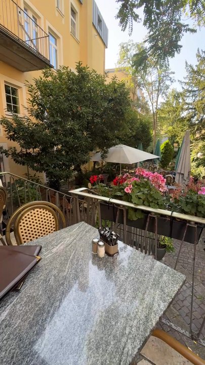 Café Laumer - Cafes Near Me - Frankfurt, HE