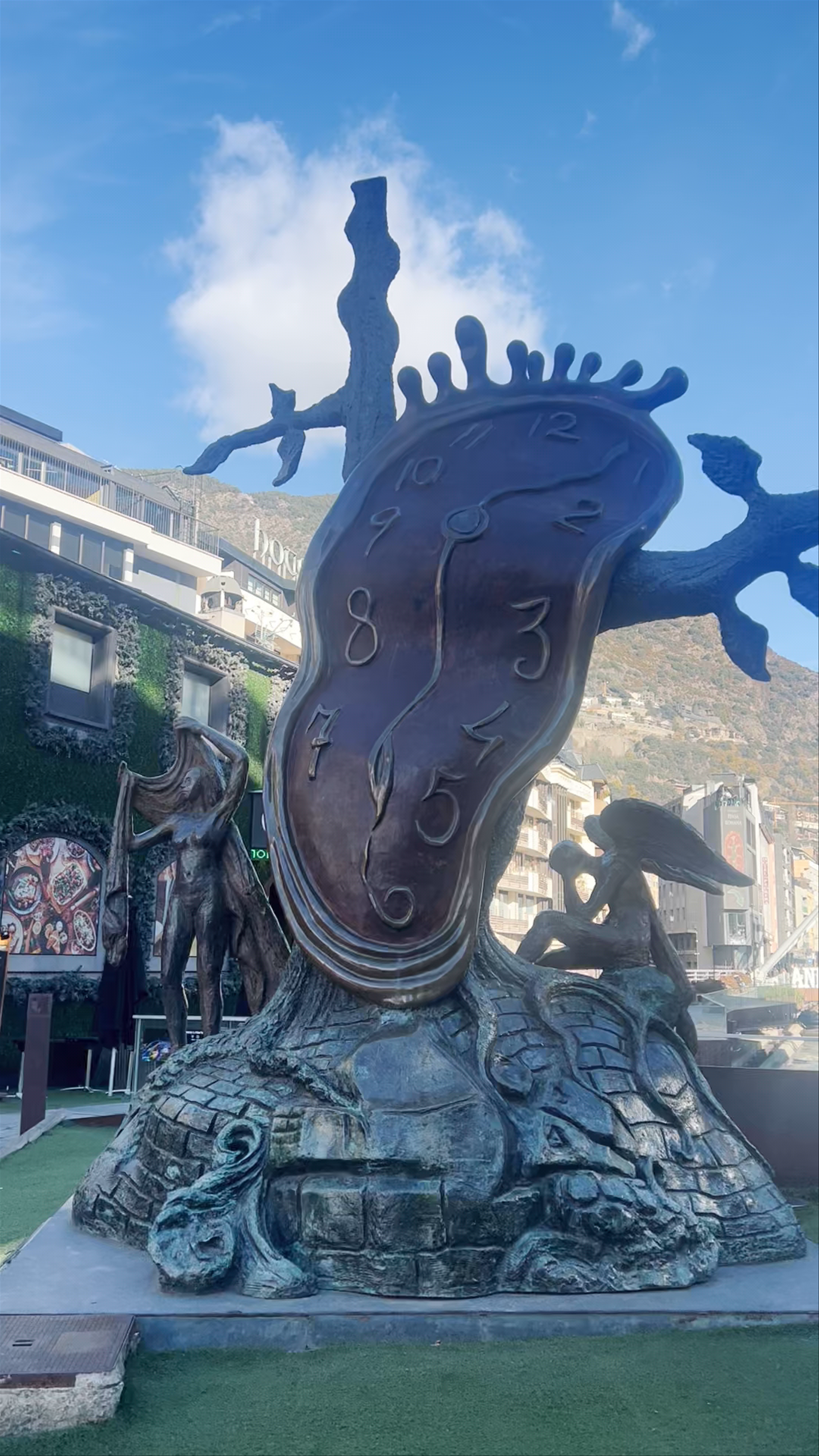 Nobleza del tiempo de Salvador Dalí