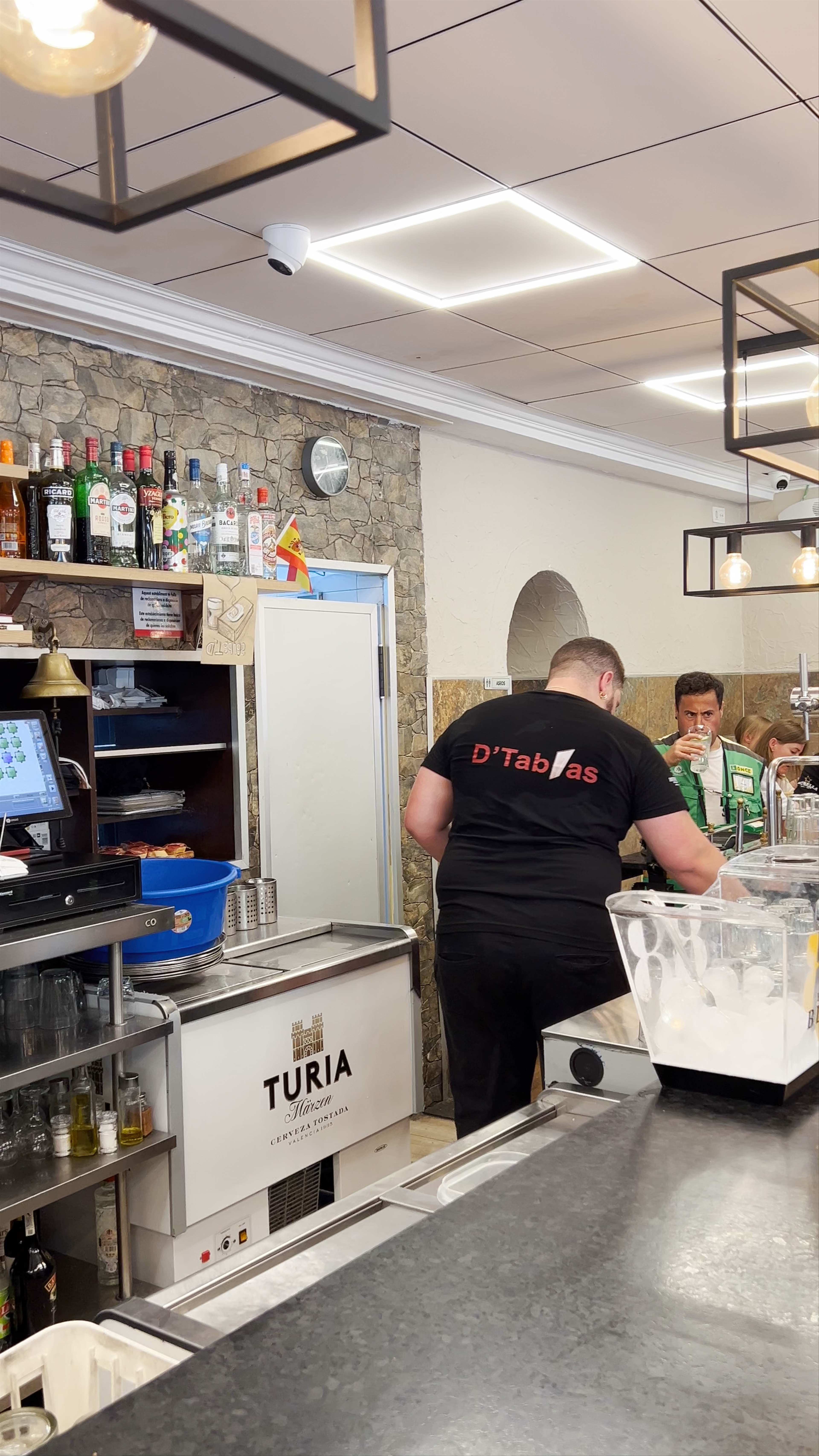 Vibrant Dining Experience at Bar(D'Tablas) in Alicante