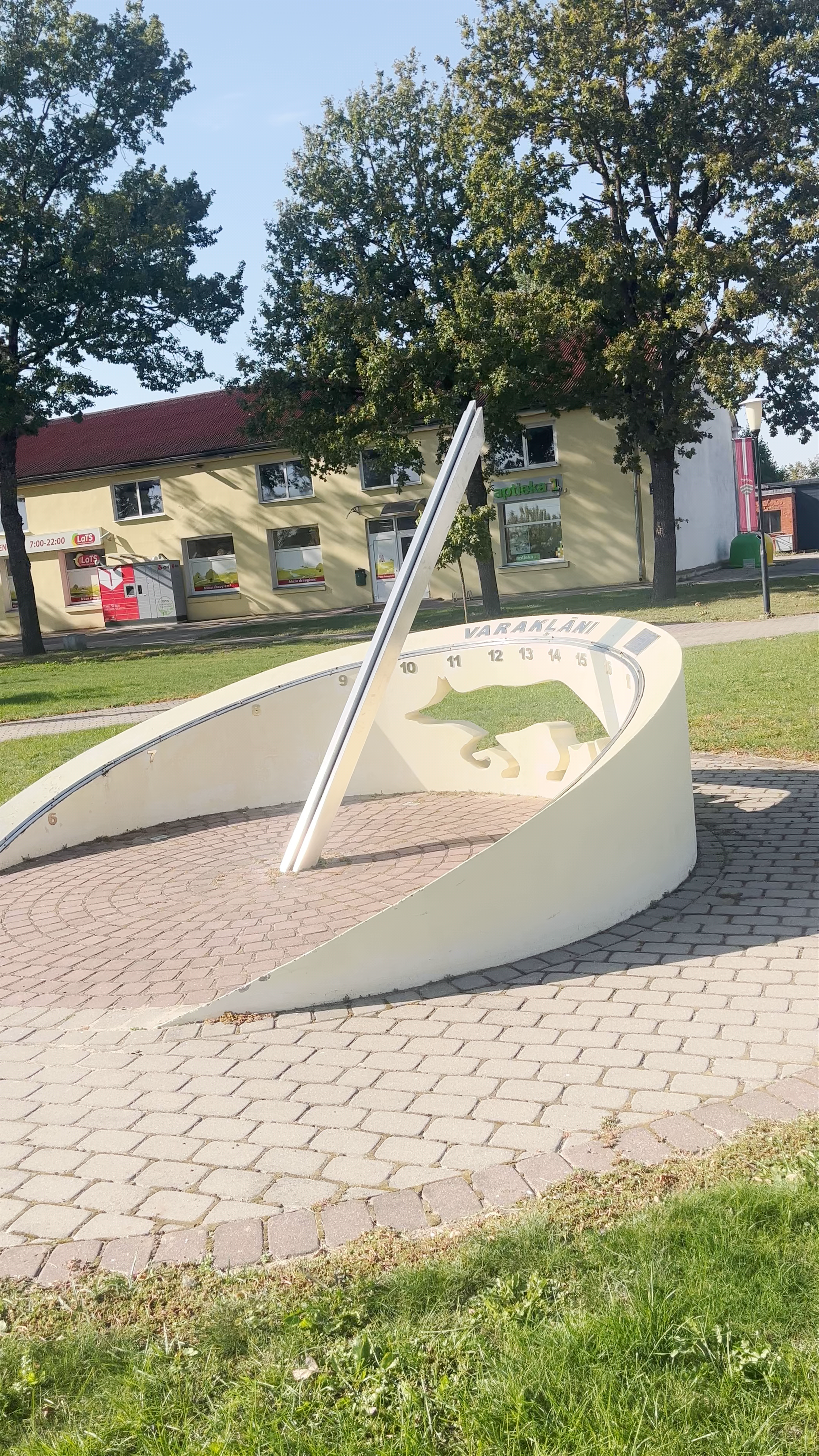 Varakļānu saules pulkstenis