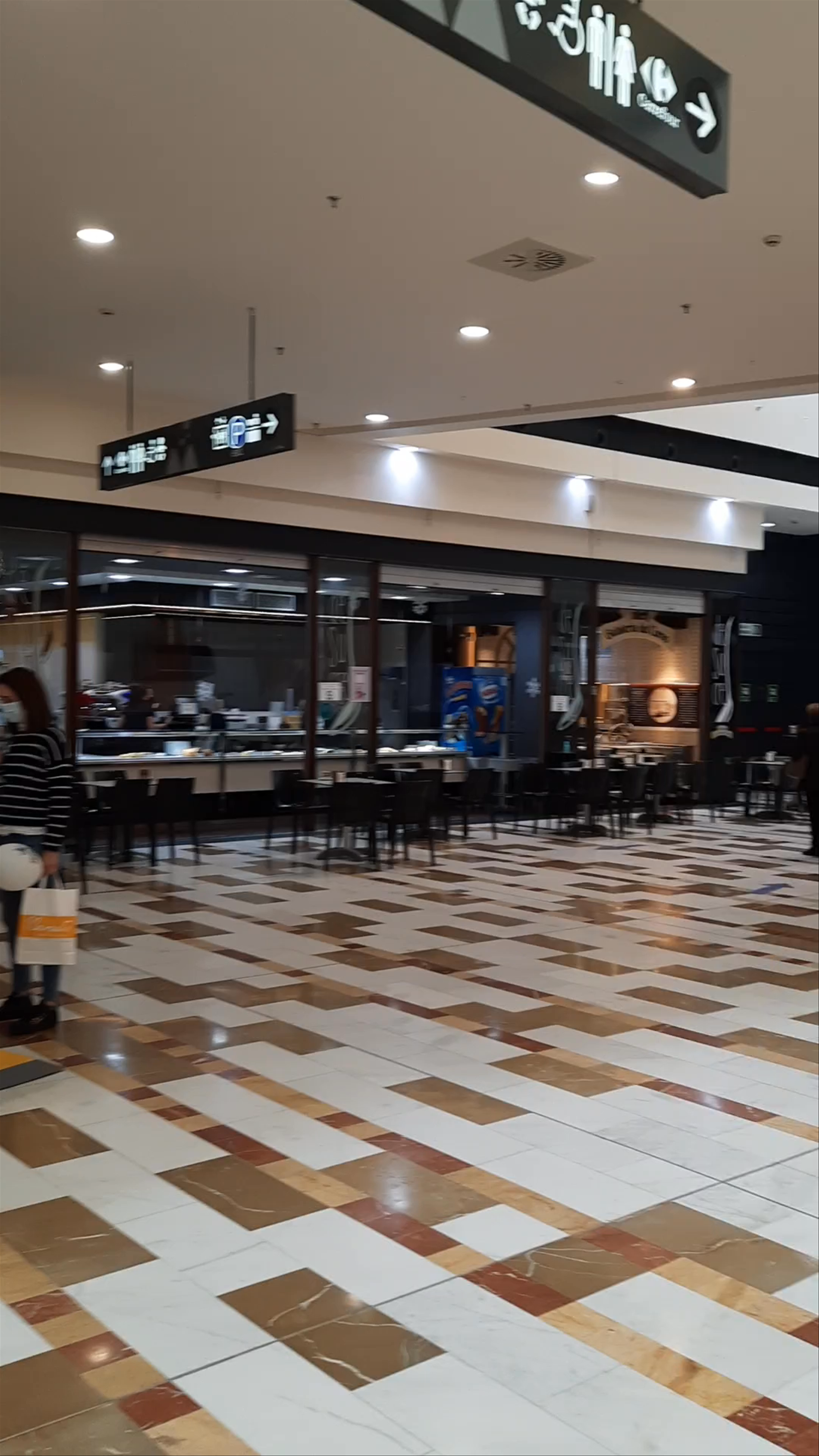Holiday Festivities at Portal de la Marina Shopping Center in Ondara