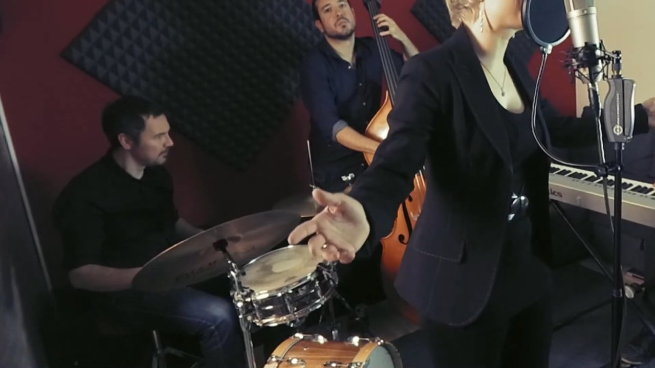 The Italian Jazz Trio - At Last (Female Singer) - video