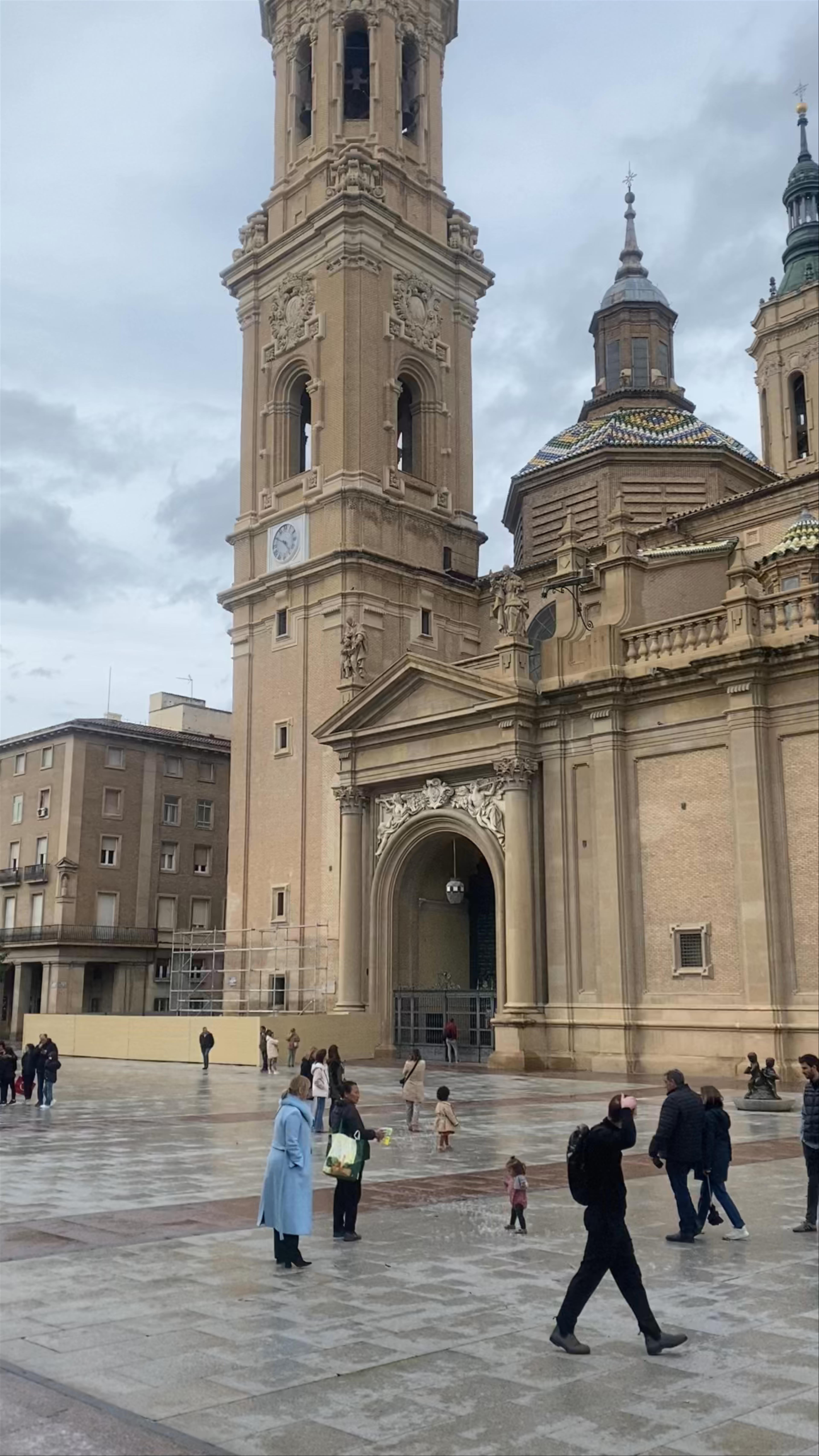 Plaza del Pilar: Historic Grandeur in Zaragoza