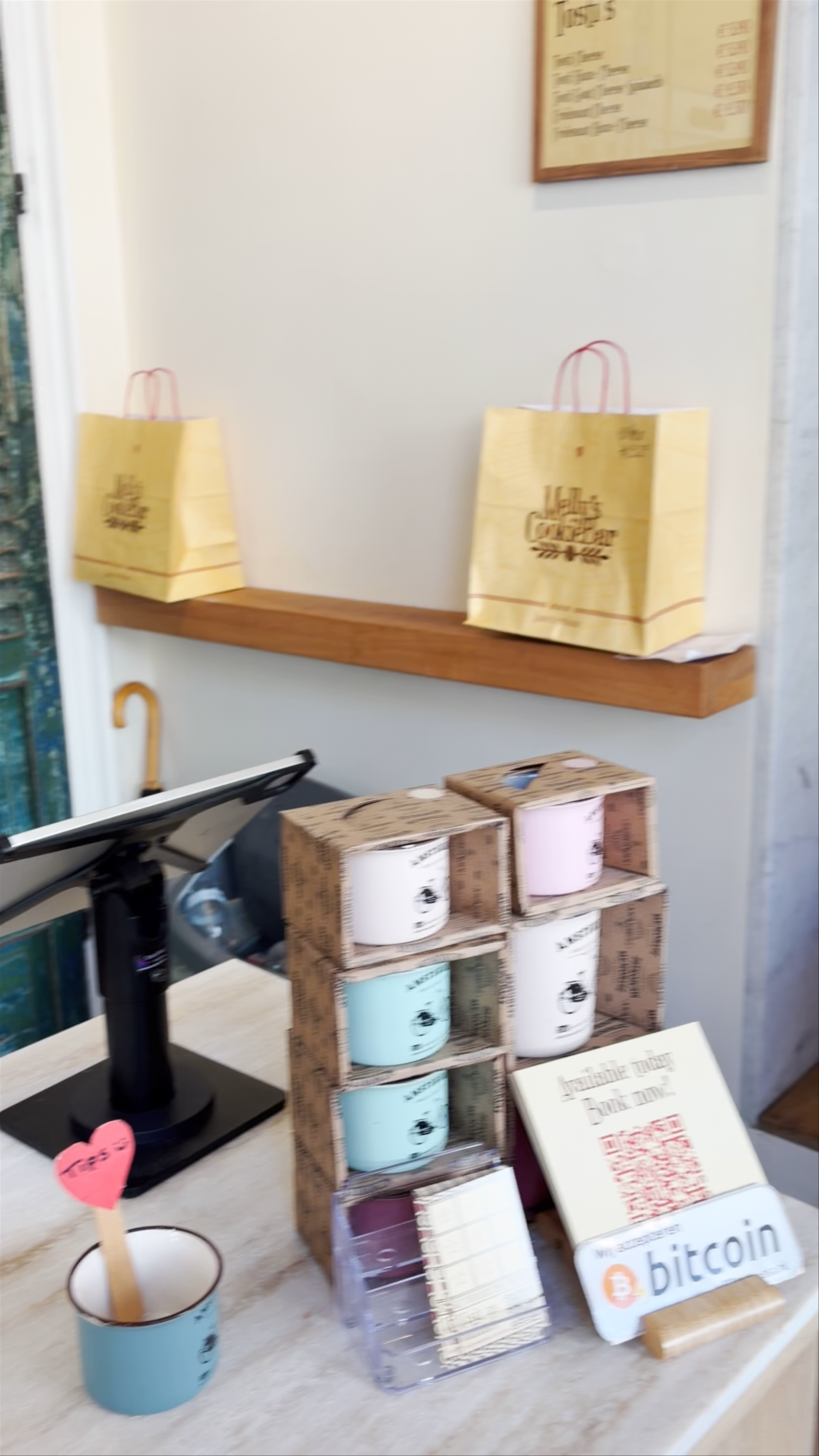 Melly's StroopWafels: Cozy Authentic Taste in Amsterdam