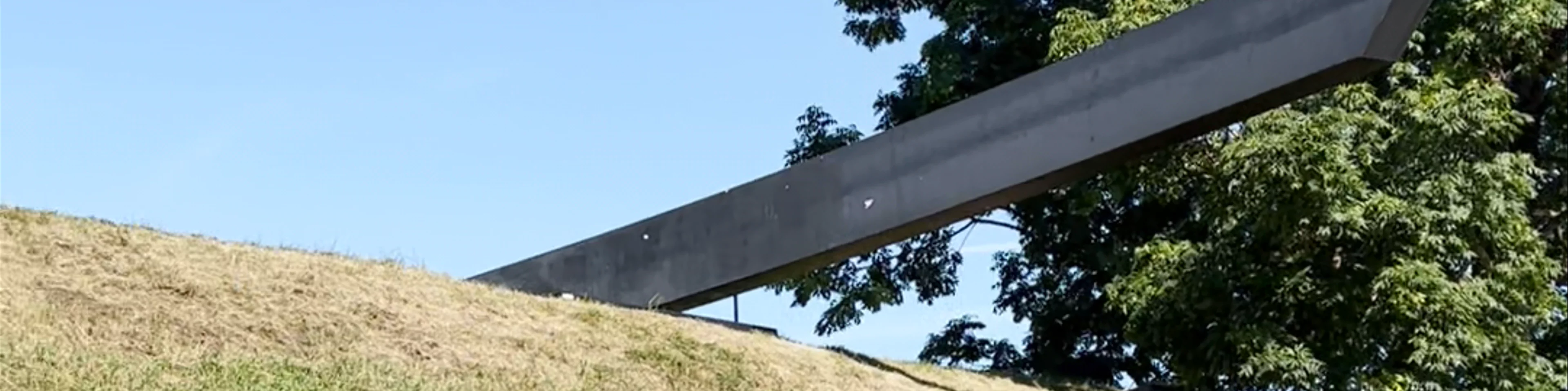"The Broken Line" monument