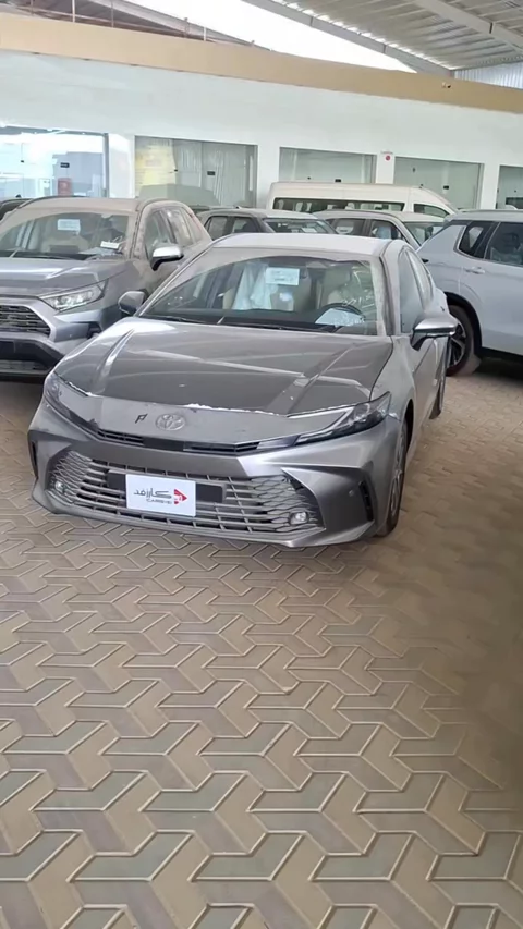 تويوتا كامري E HEV 2025