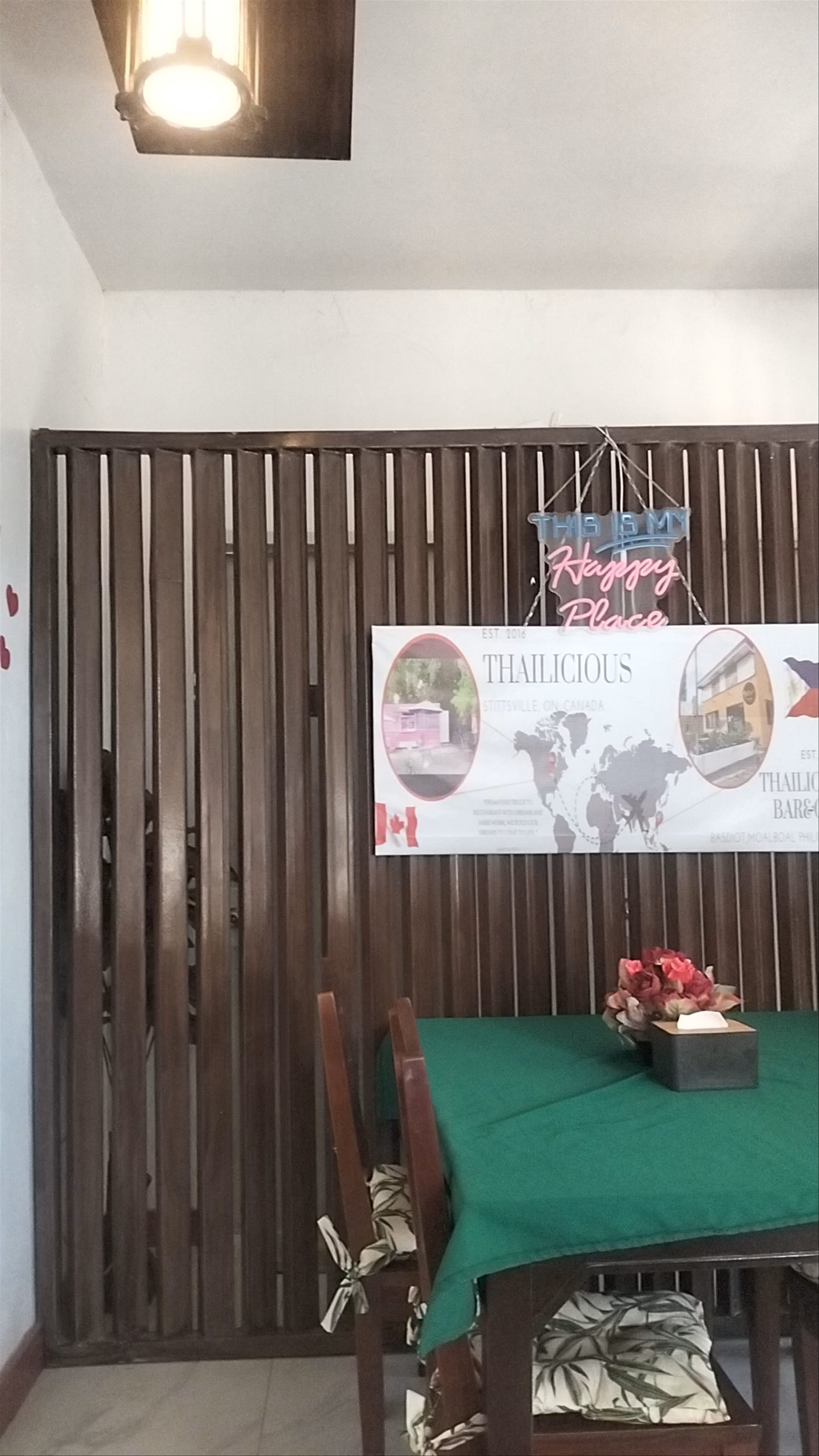 Thailicious Bar & Grill: Cozy Dining in Moalboal, Cebu