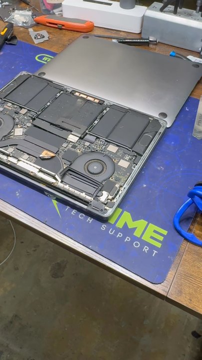 Prime Tech Support Miami - MacBook Pro 2020 very dusty. Cleaning and maintenance is really needed - IT Services & Computer Repair Near Me - Miami, Florida