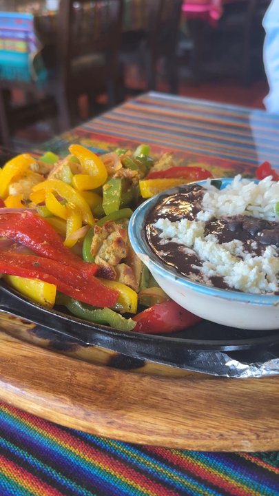 La Numero Uno - Grilled Chicken Fajitas - Mexican Near Me - Los Angeles, California