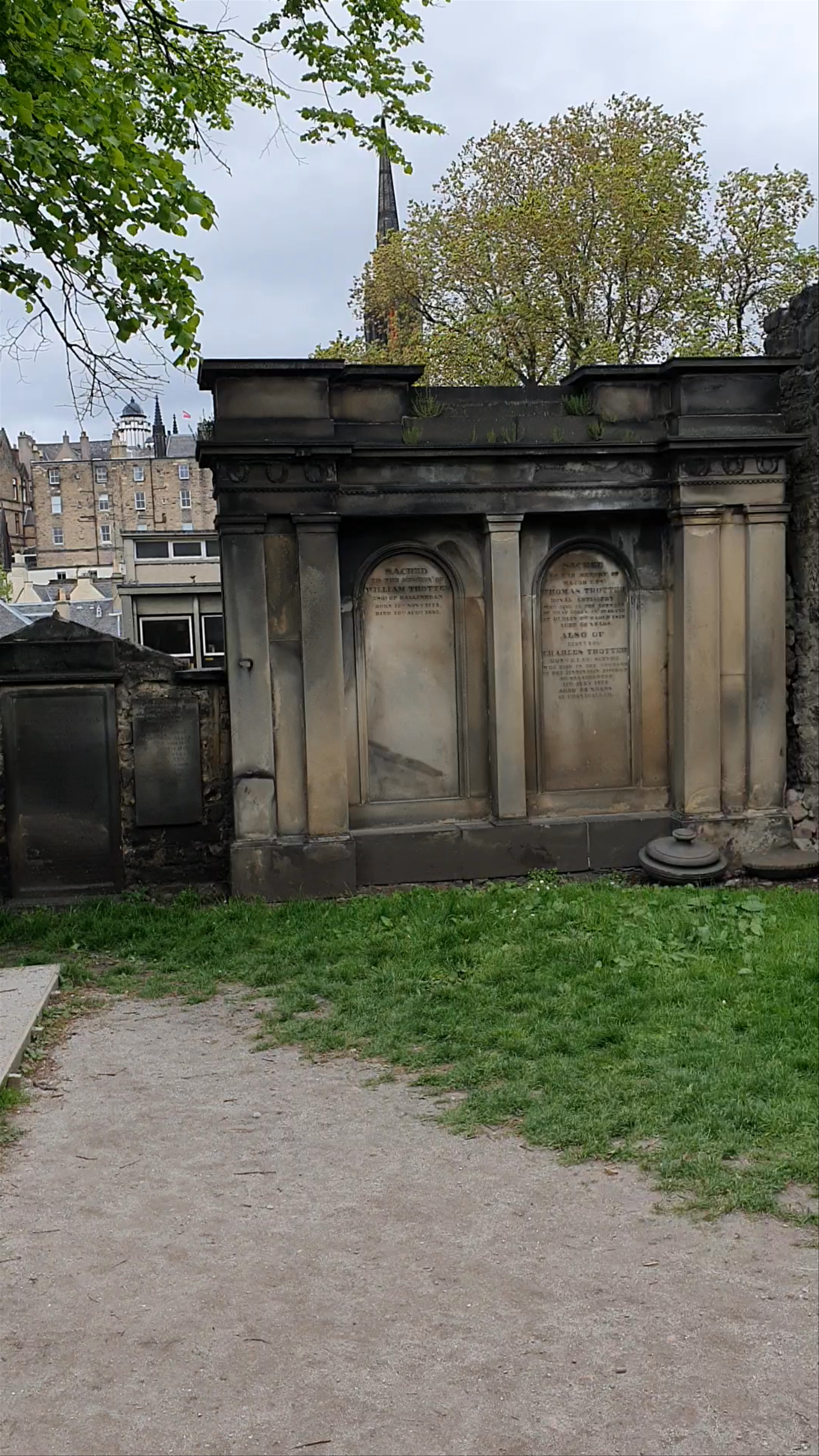 Exploring Greyfriars Kirkyard: Edinburgh’s Historic Graveyard