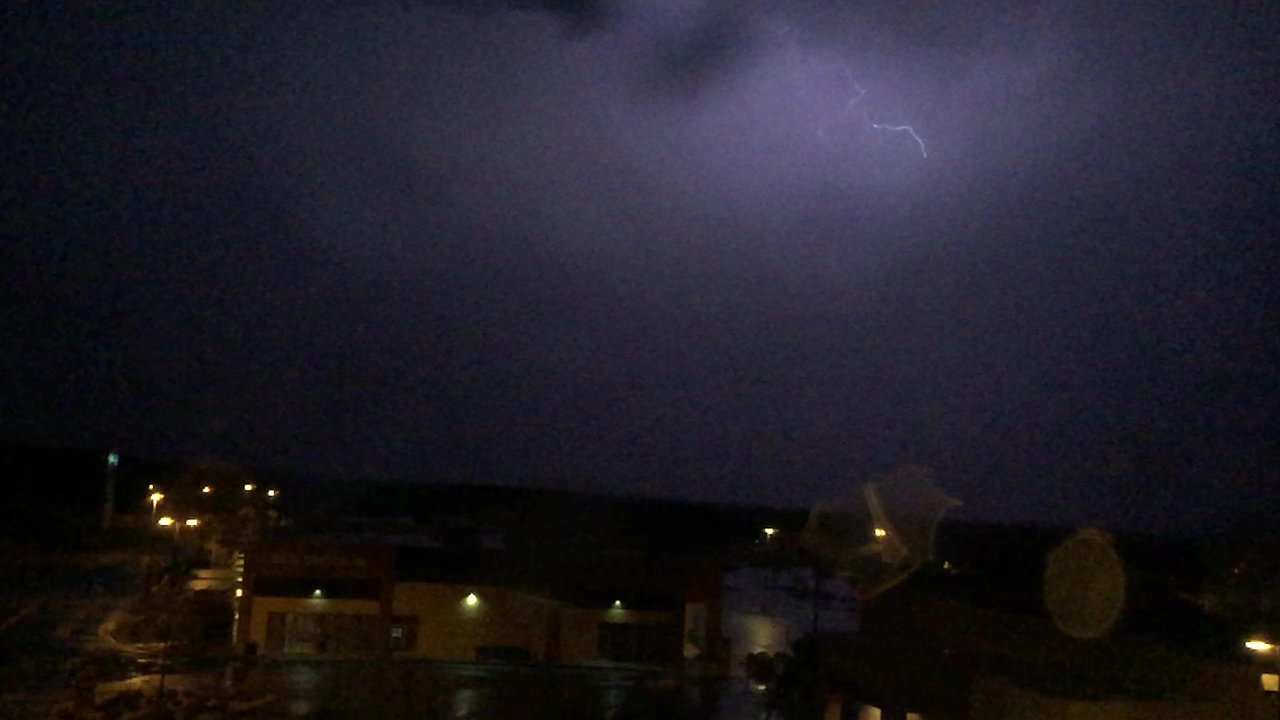 Hampton Inn & Suites Barstow - Freak lightning storm lasted for an hour. - Hotels Near Me - Barstow, California