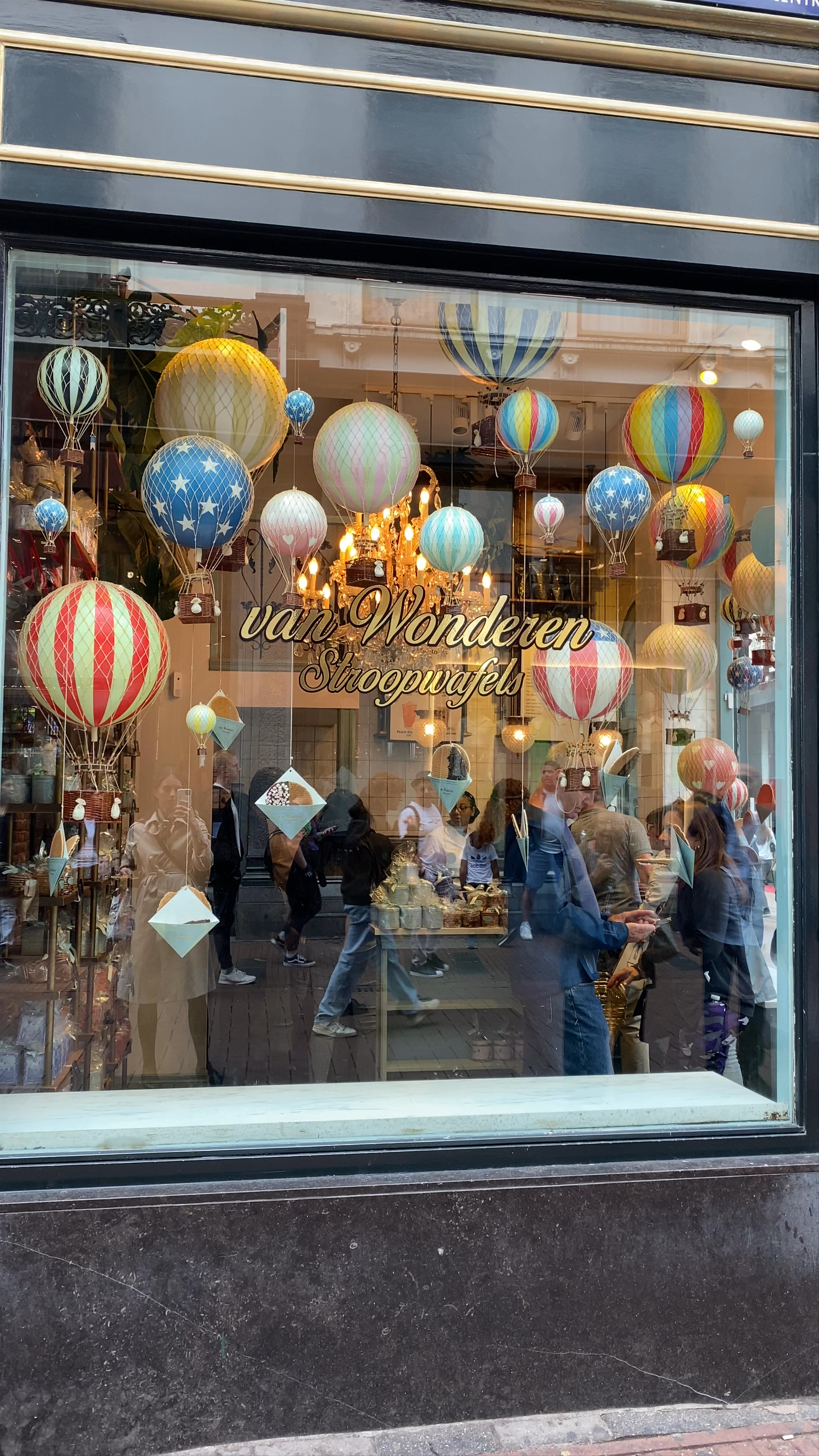 Van Wonderen Stroopwafels: Sweet Delights in Amsterdam's Kalverstraat