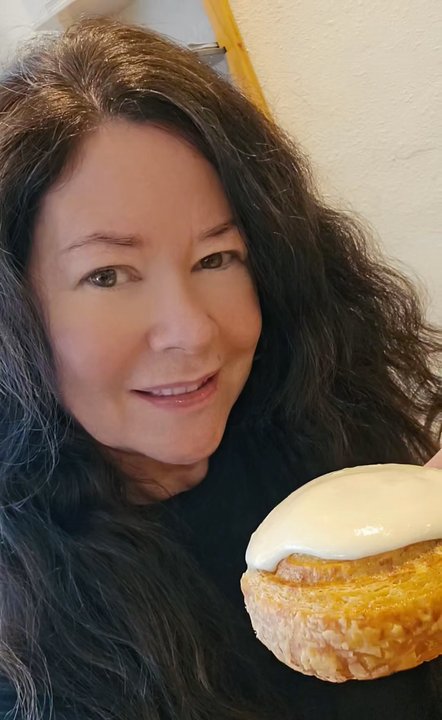 Ground - Something really special about this crispy cinnamon roll with the perfect cream cheese frosting - Coffee & Tea Near Me - Hood River, Oregon