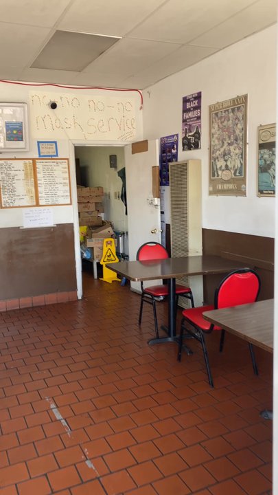 Egg Roll Kitchen - Restaurant seating and order area - Chinese Near Me - Oakland, California