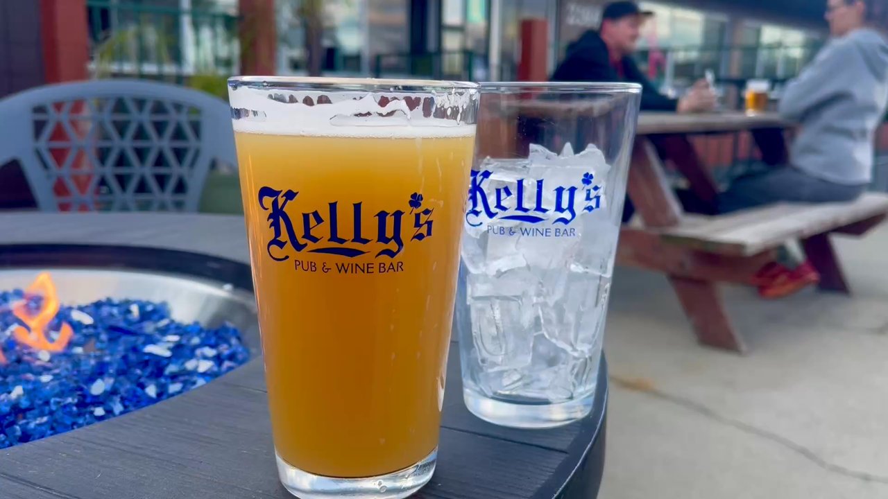Kelly's Pub & Wine Bar - Wine Bars Near Me - Redding, California