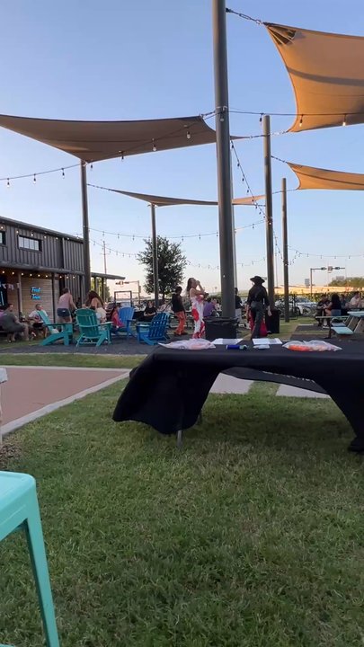 Frost Town Brewing - Entertainment - Brewpubs Near Me - Houston, Texas