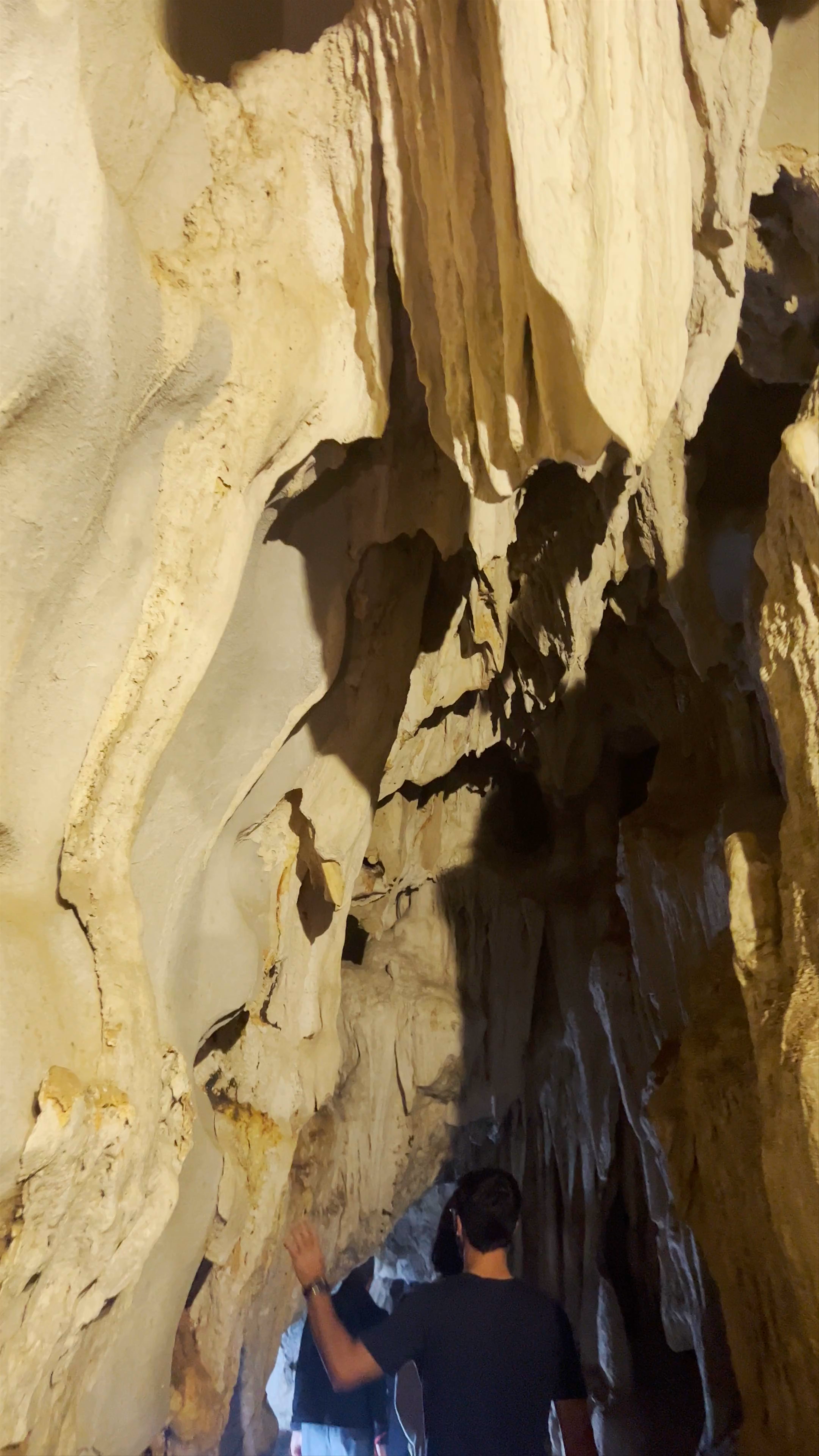 Exploring Động Trung Trang Cave - Mysterious Underground Wonders in Cát Bà, Vietnam