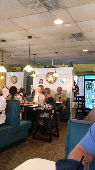 Lemon Tree - Slight view of a very hungry crowd - Breakfast & Brunch Near Me - Vero Beach, Florida