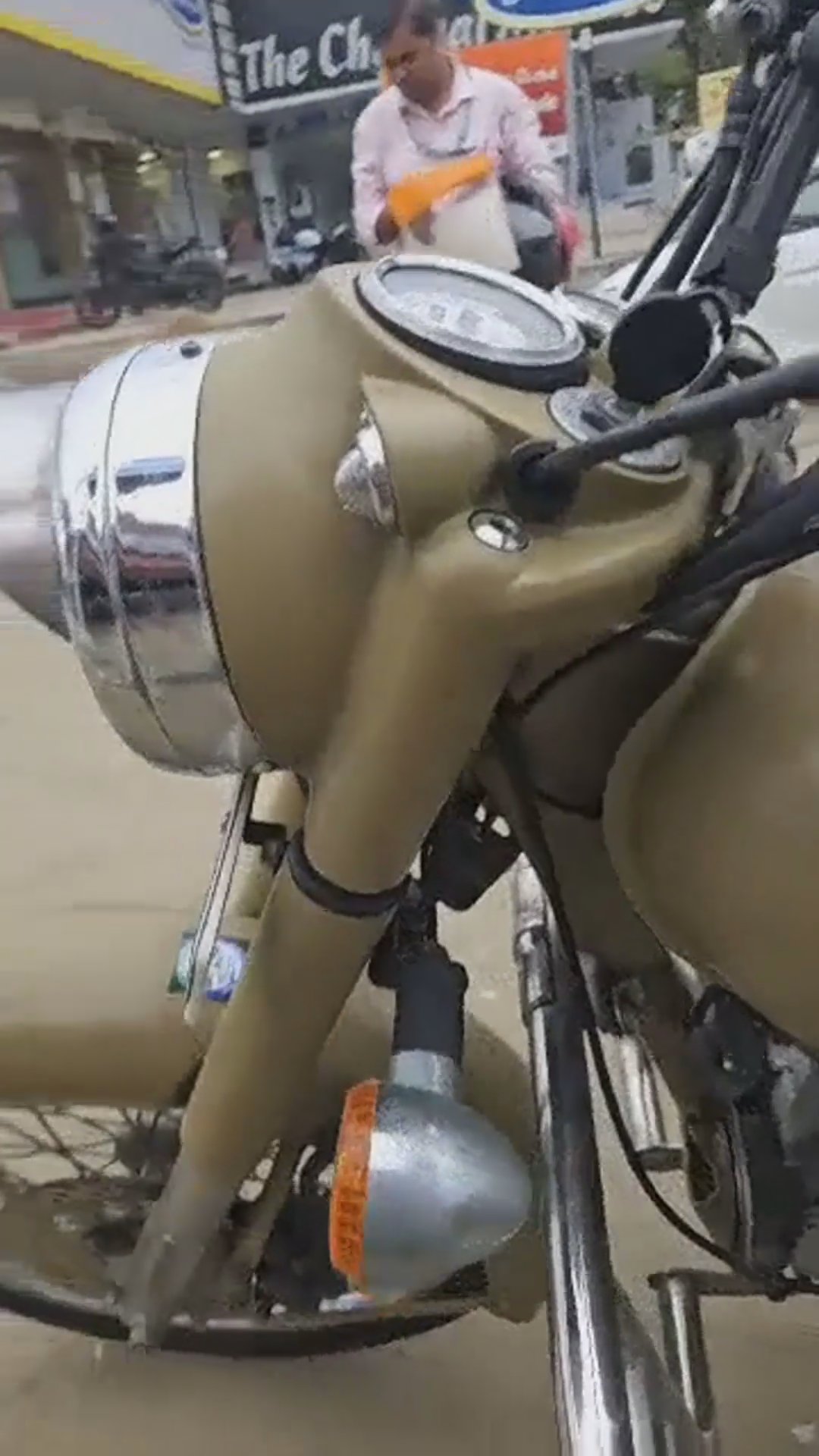 Walk-around video thumbnail