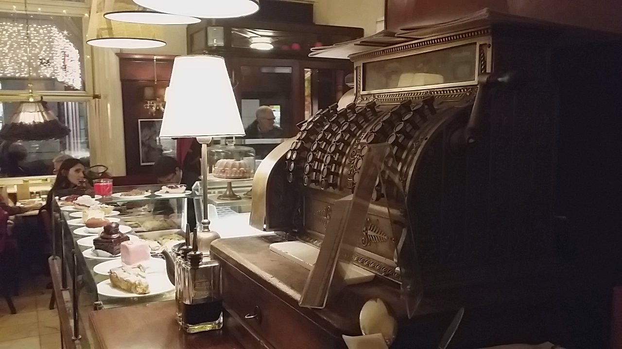 Café Diglas - Coffee & Tea Near Me - Vienna, 9