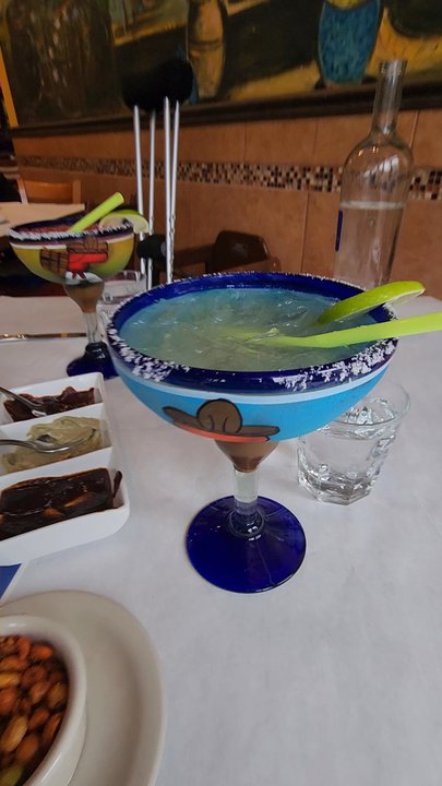 Manchamanteles Restaurant - Yummmm - Mexican Near Me - Chicago, Illinois