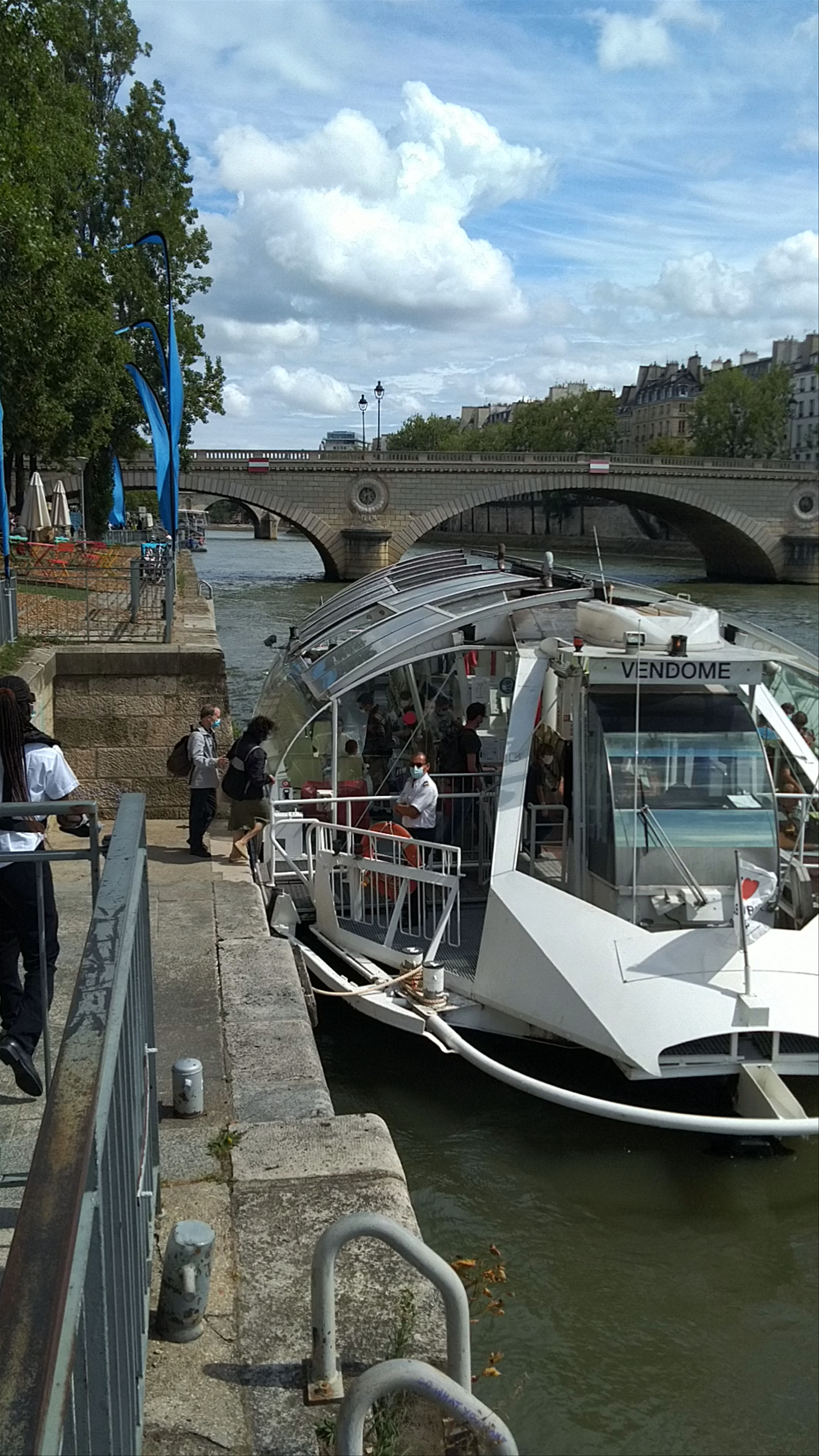 Batobus - Hotel De Ville station