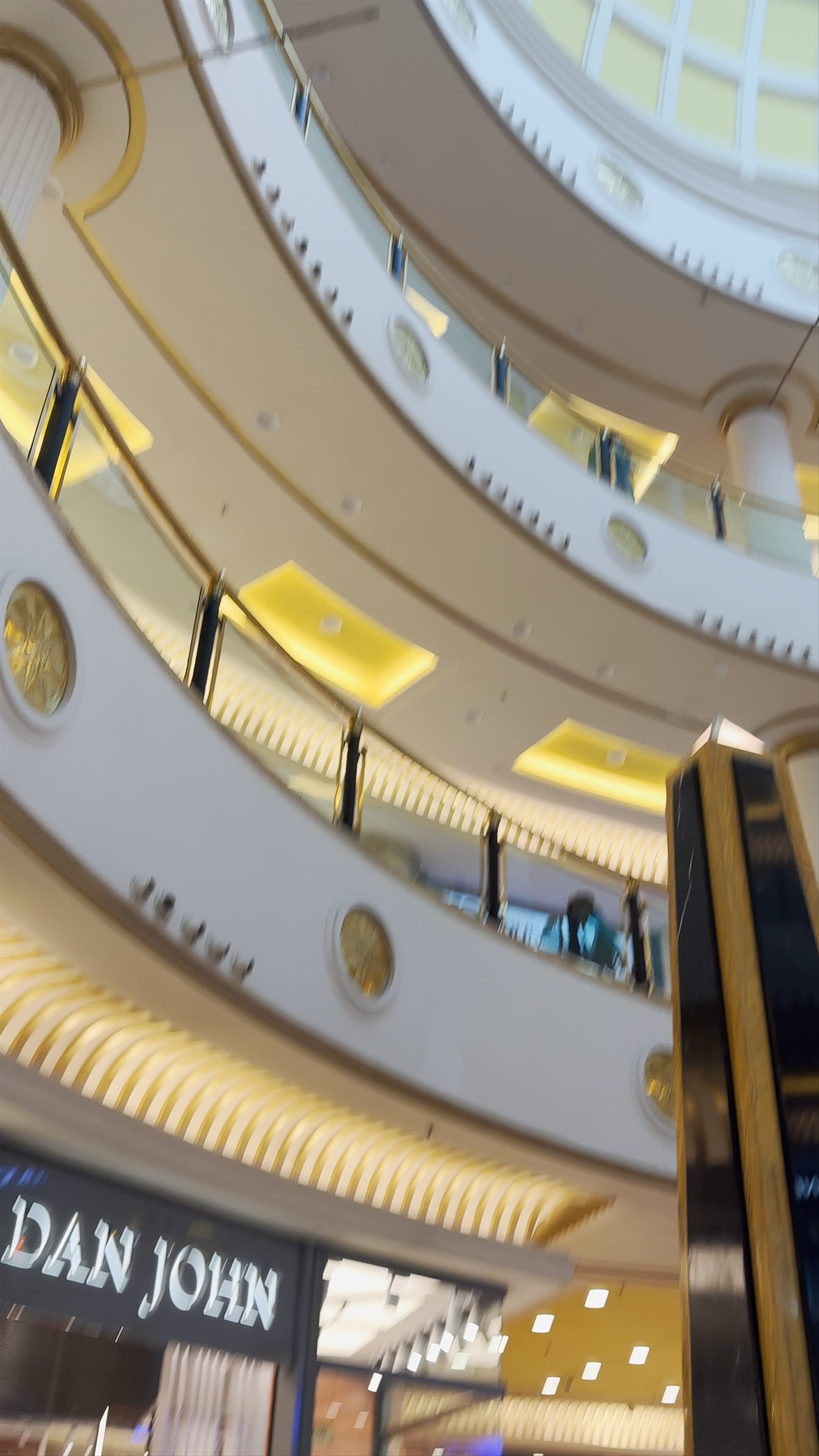 Centro Commerciale Euroma 2: Elegant Shopping in Rome