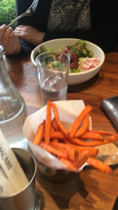 Browns Socialhouse Maple Ridge - Canadian (New) Near Me - Maple Ridge, British Columbia