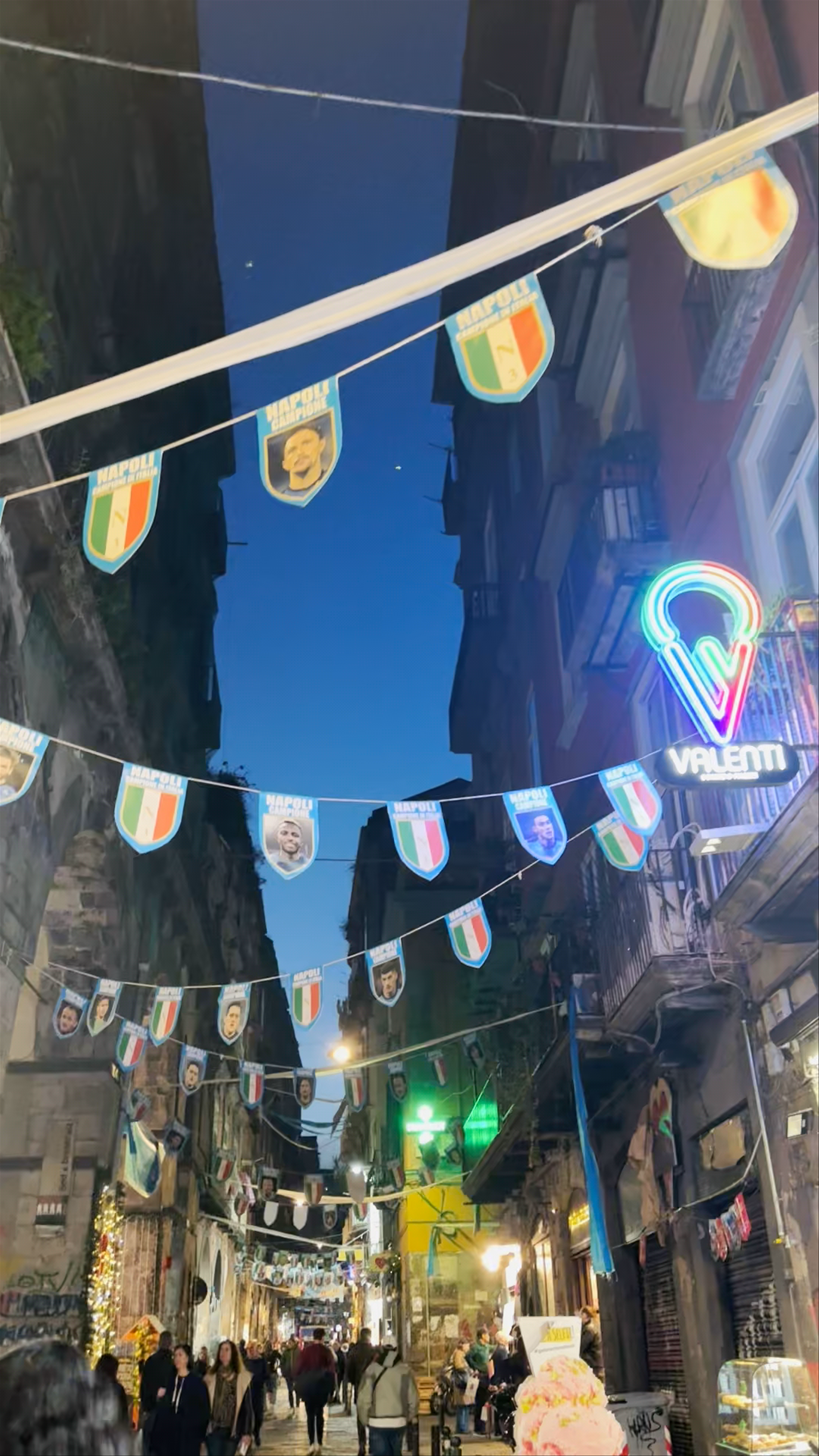 Spaccanapoli Evening Stroll: Vibrant Nightlife in Historic Naples