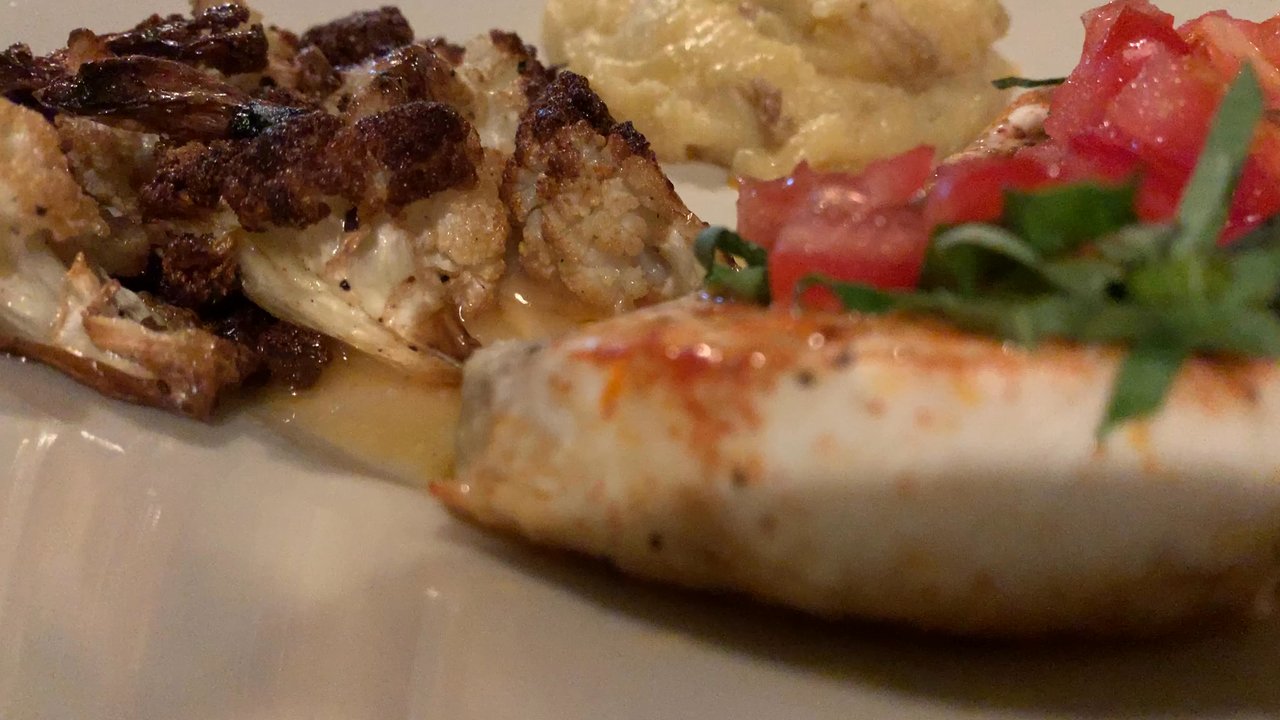 Roger's Riverview Bistro - Incredible flavor. Simple ingredients and perfectly prepared. Special of the day "Halibut". - New American Near Me - Snohomish, Washington