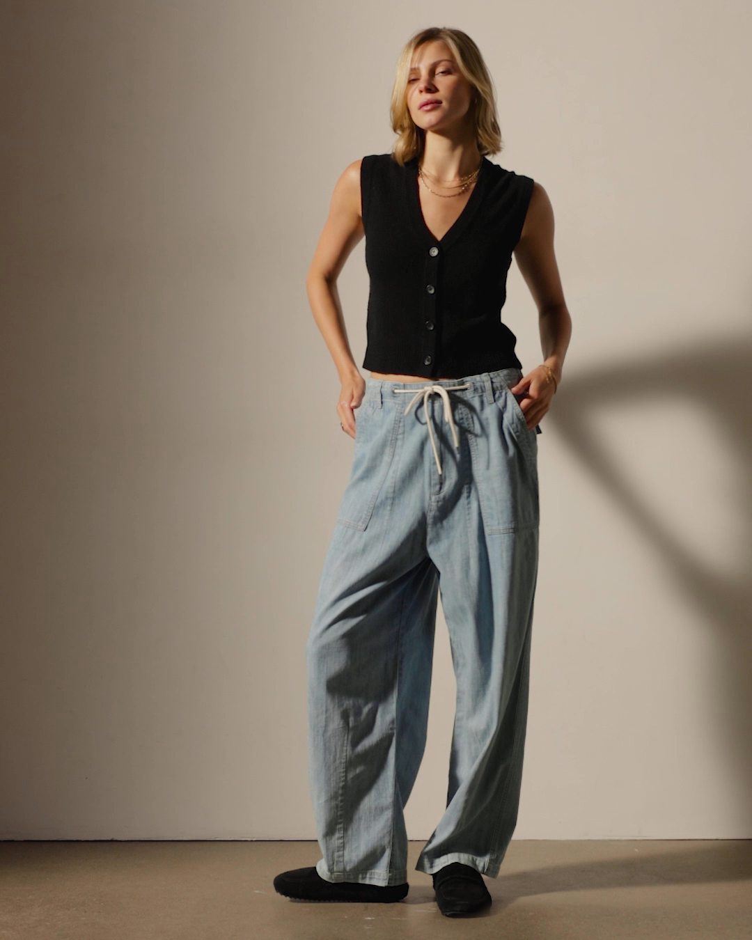 Soft Featherweight Cashmere Buttoned Vest - Black | James Perse