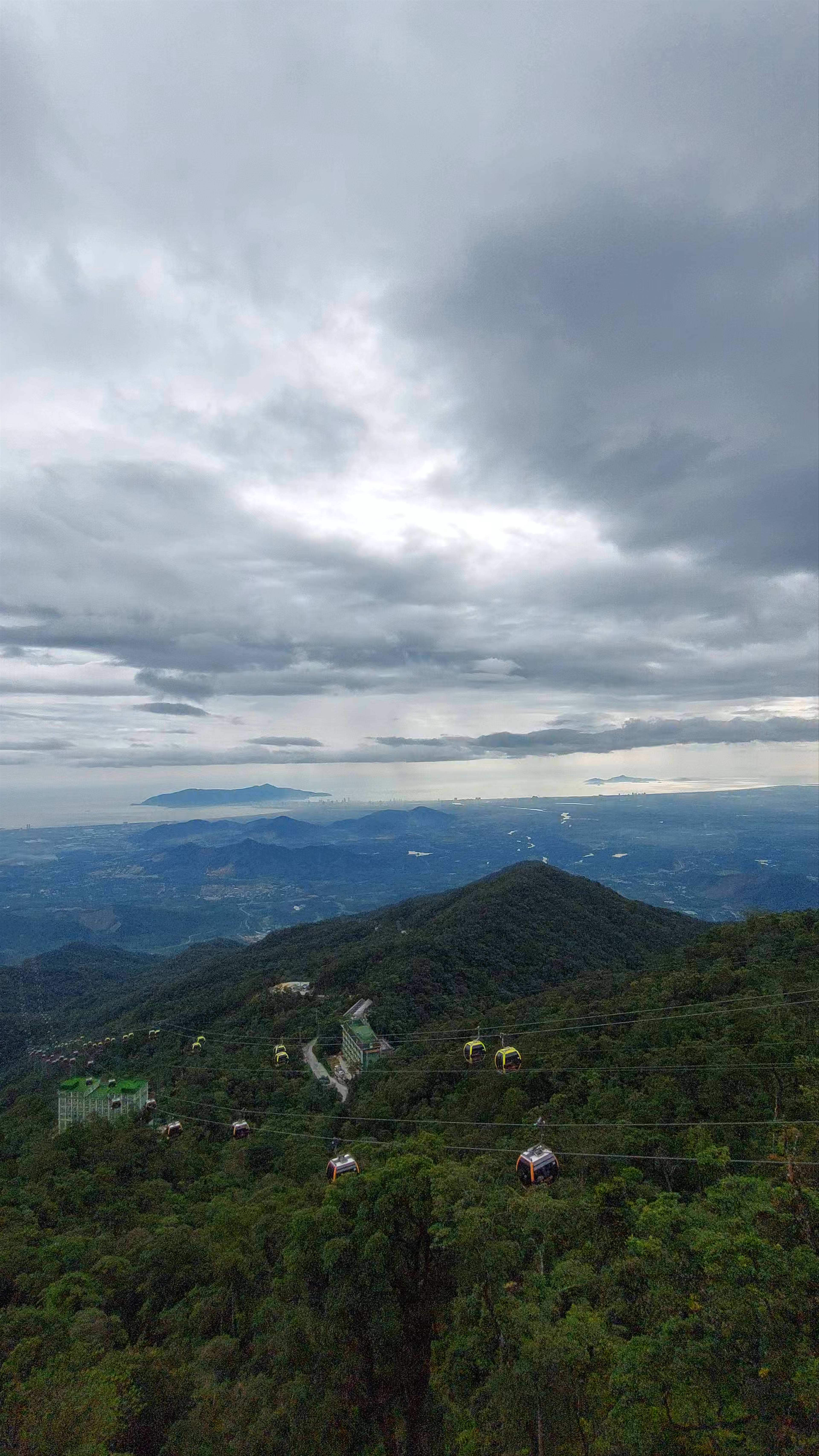 Golden Bridge: A Majestic Walk Among the Clouds in Da Nang