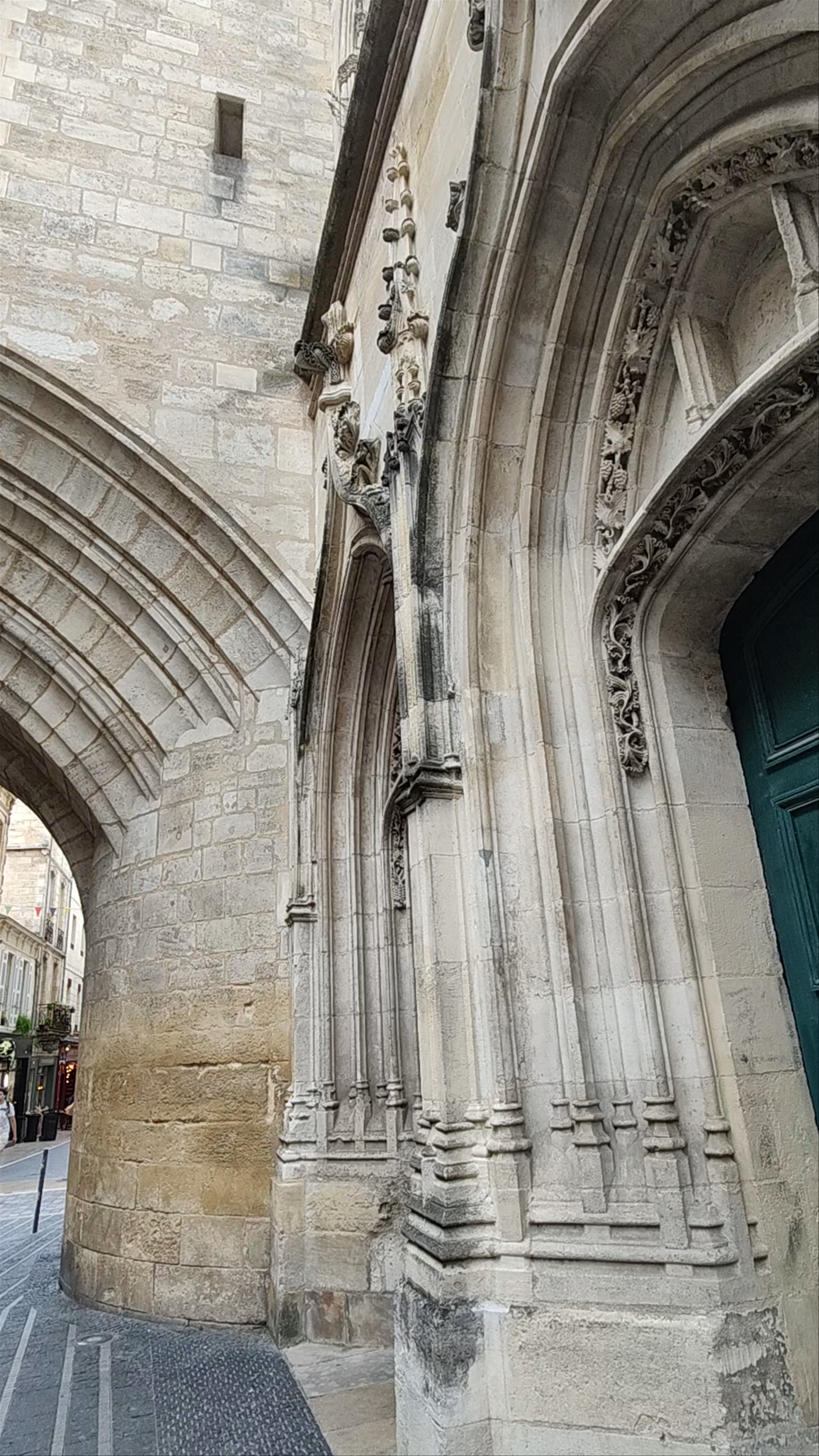 Grosse Cloche: Majestic Medieval Landmark in Bordeaux
