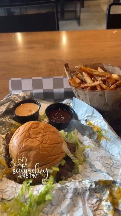 Sundaze Burgers - Burgers Near Me - Poughkeepsie, New York