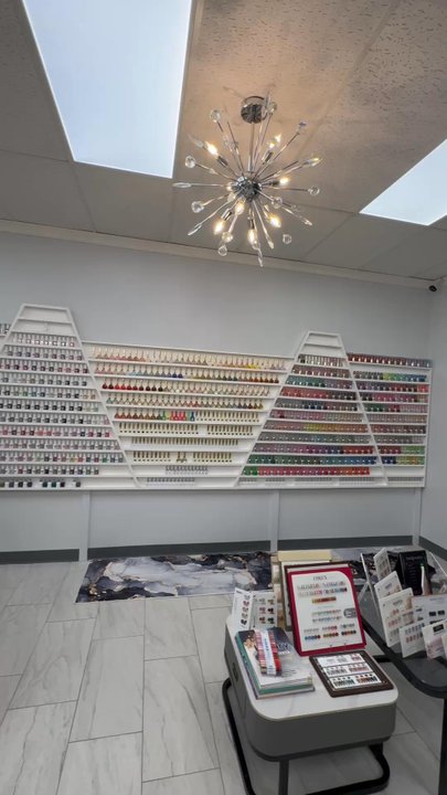 Luxury Nails & Spa - Nail Salons Near Me - Lincoln, Nebraska