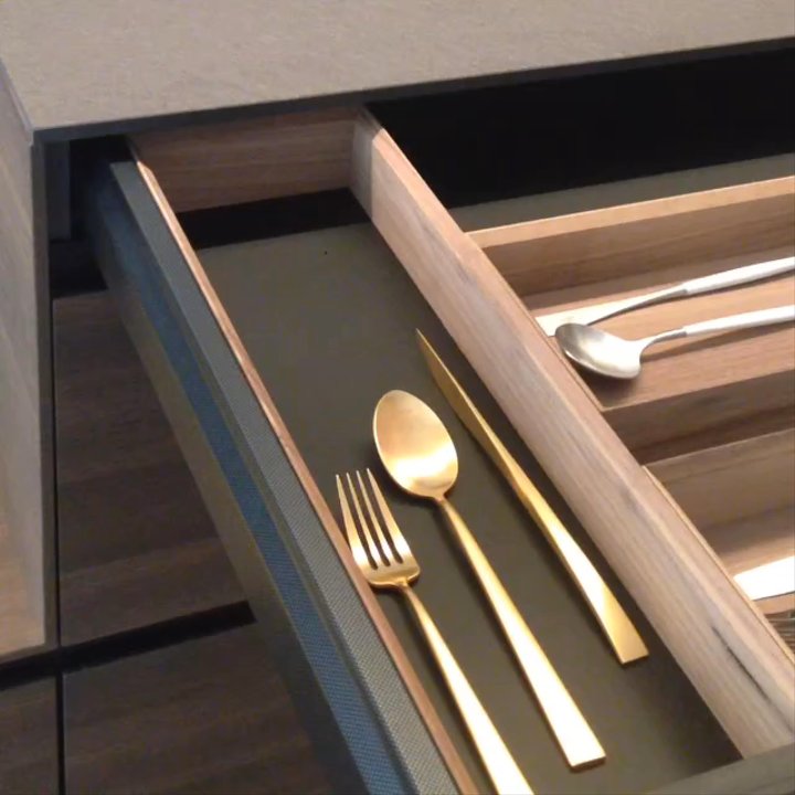 Spazio Materiae - Posate Cutipol nell'innovativo cassetto Genius Loci Valcucine - Interior Design Near Me - Naples, NA