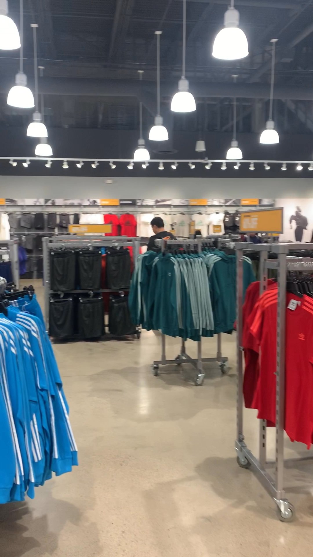 Adidas store arizona mills best sale