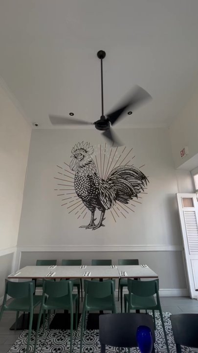 El Gallo Pinto - Inside - Chicken Shop Near Me - Guayama, Puerto Rico