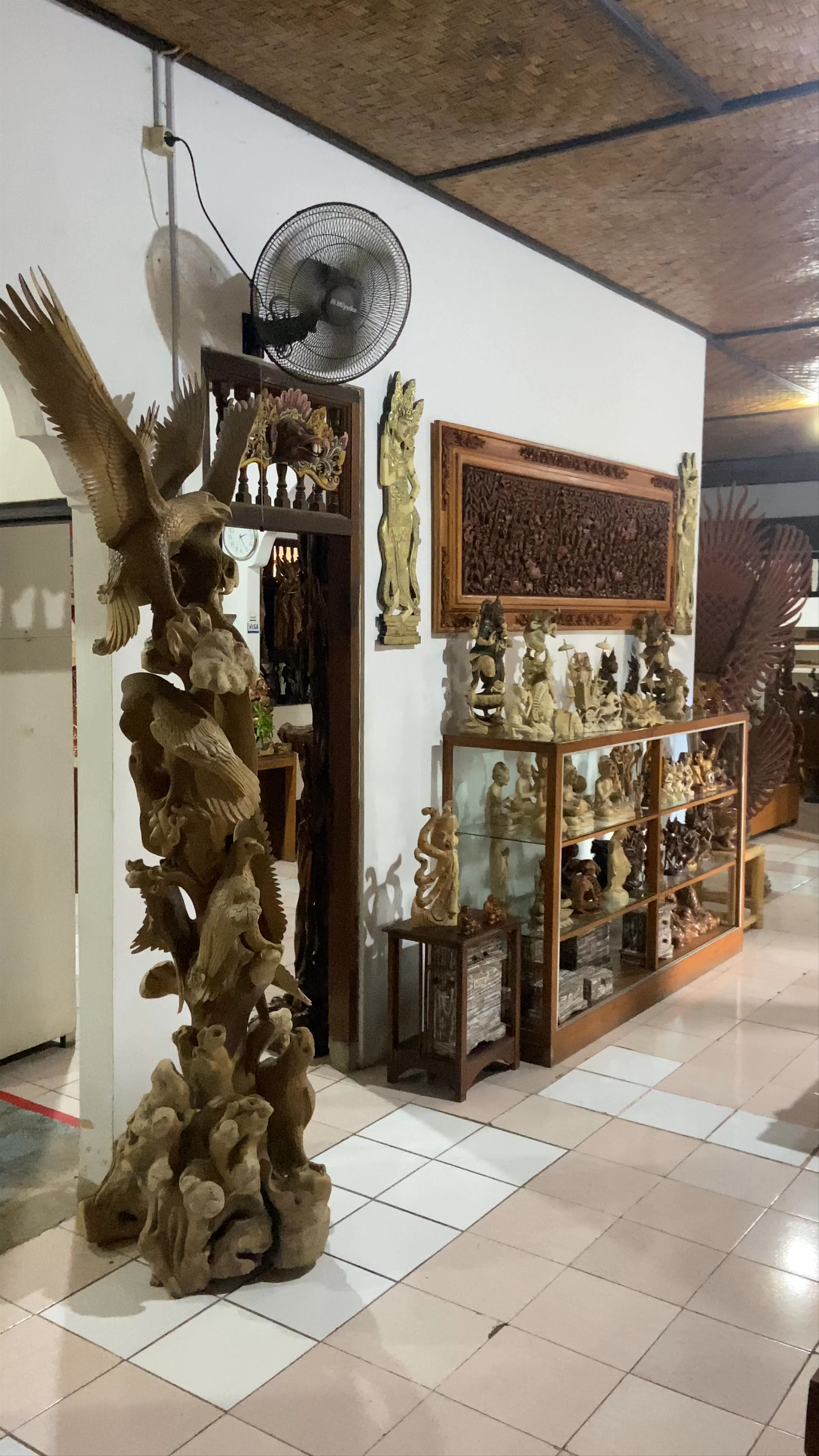 Wahana Giri Wood Carver