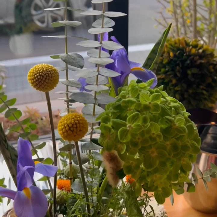 T-Quets - Stunningly unique and beautiful arrangements for my parents 50th Wedding Anniversary dinner by TQuets - Floral Designers Near Me