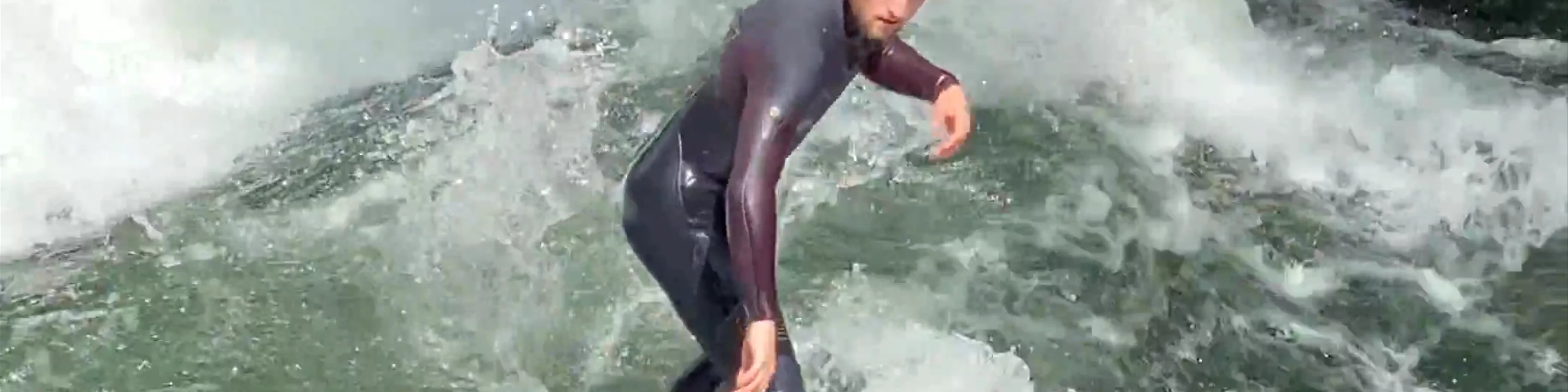 E2 Kleine Eisbachwelle / River Surfing
