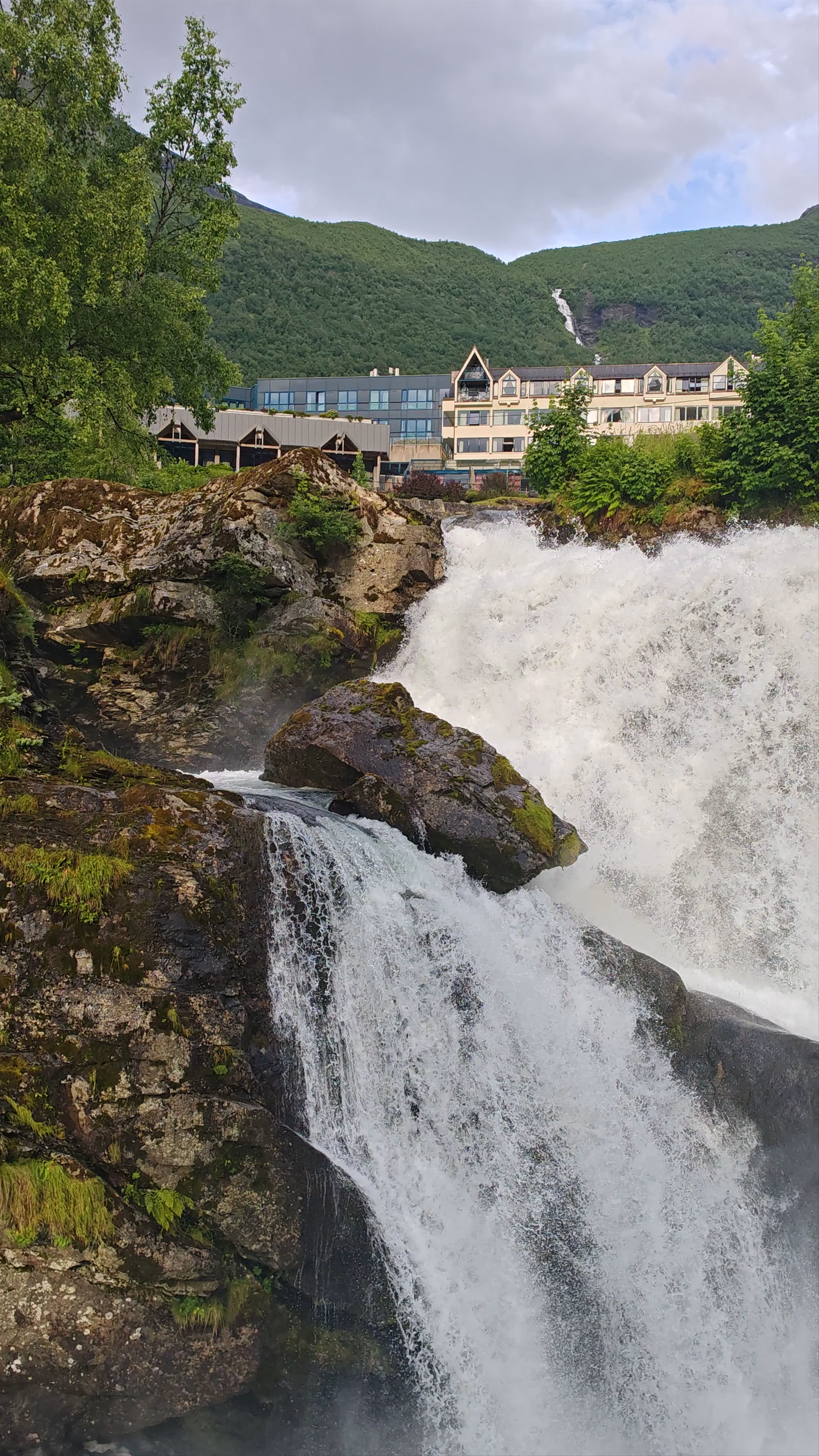 Fossevandring Geiranger: Majestic Waterfall Walk in Norway